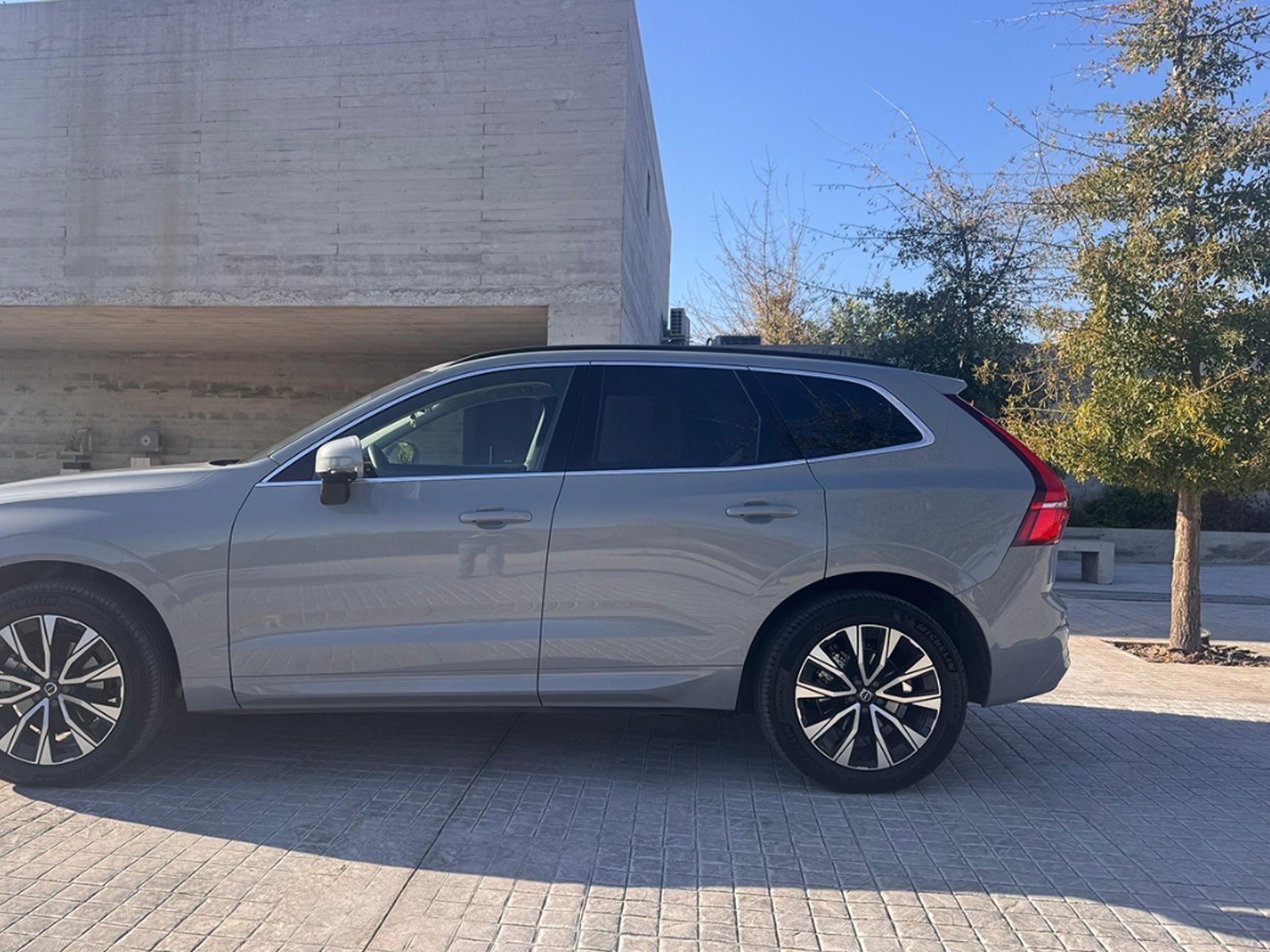 Volvo XC60 B5 Plus AWD 2025 - Foto 4 de 16