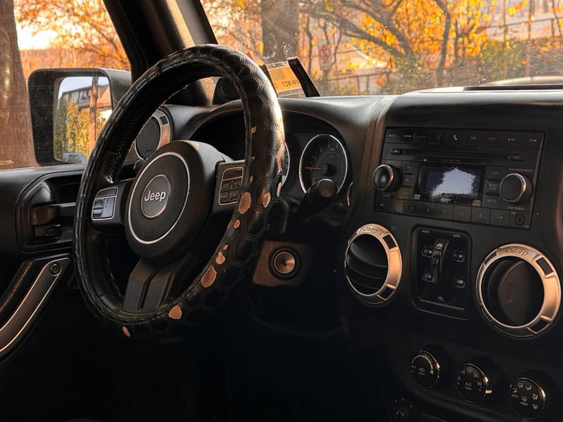 Jeep Wrangler Rubicon Unlimited 3.8 V6 2012 - Imagen 15 de 18