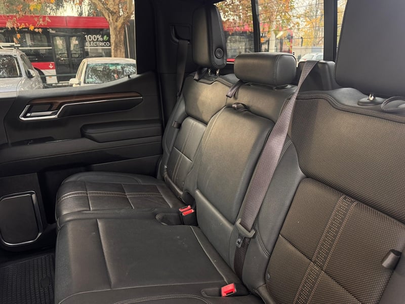 Chevrolet Silverado High Country 3.0 2024 - Imagen 16 de 19