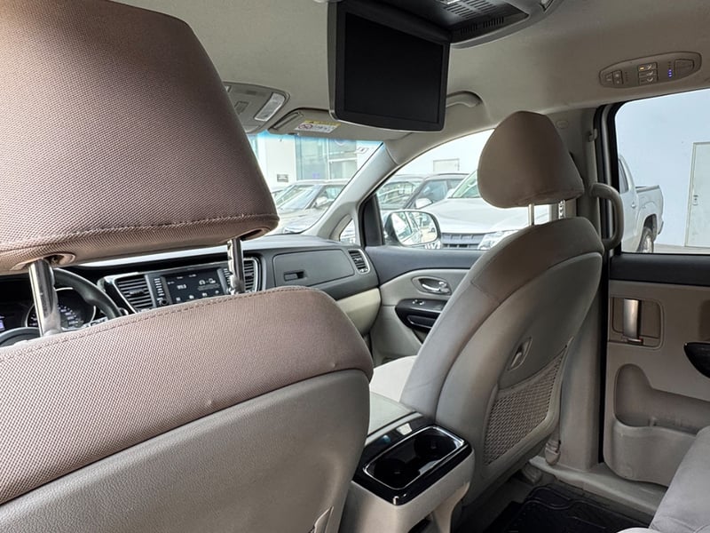 Kia Grand Carnival EX 3.3 2018 - Imagen 14 de 19