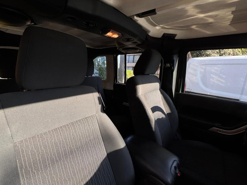 Jeep Wrangler Rubicon Unlimited 3.8 V6 2012 - Imagen 16 de 18