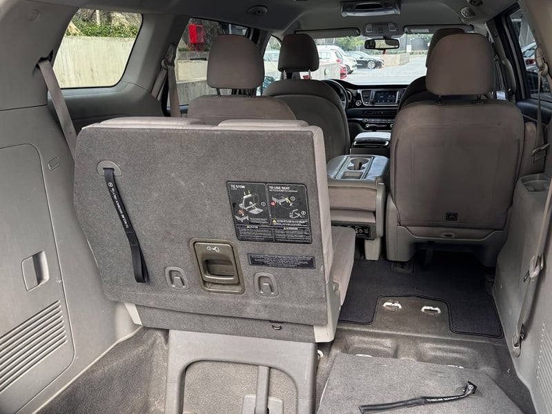 Kia Grand Carnival EX 3.3 2018 - Imagen 16 de 19