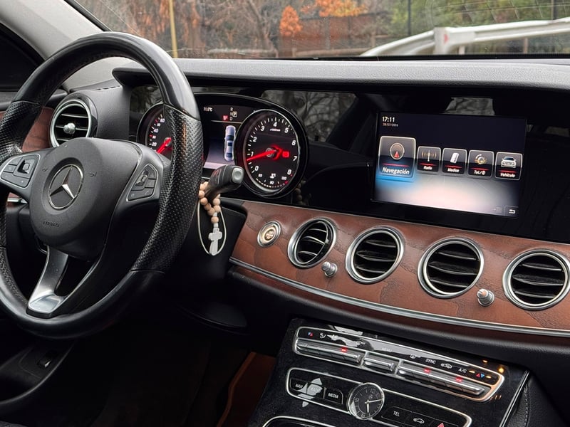 Mercedes-Benz 200 E200 CGI 2017 - Imagen 13 de 16