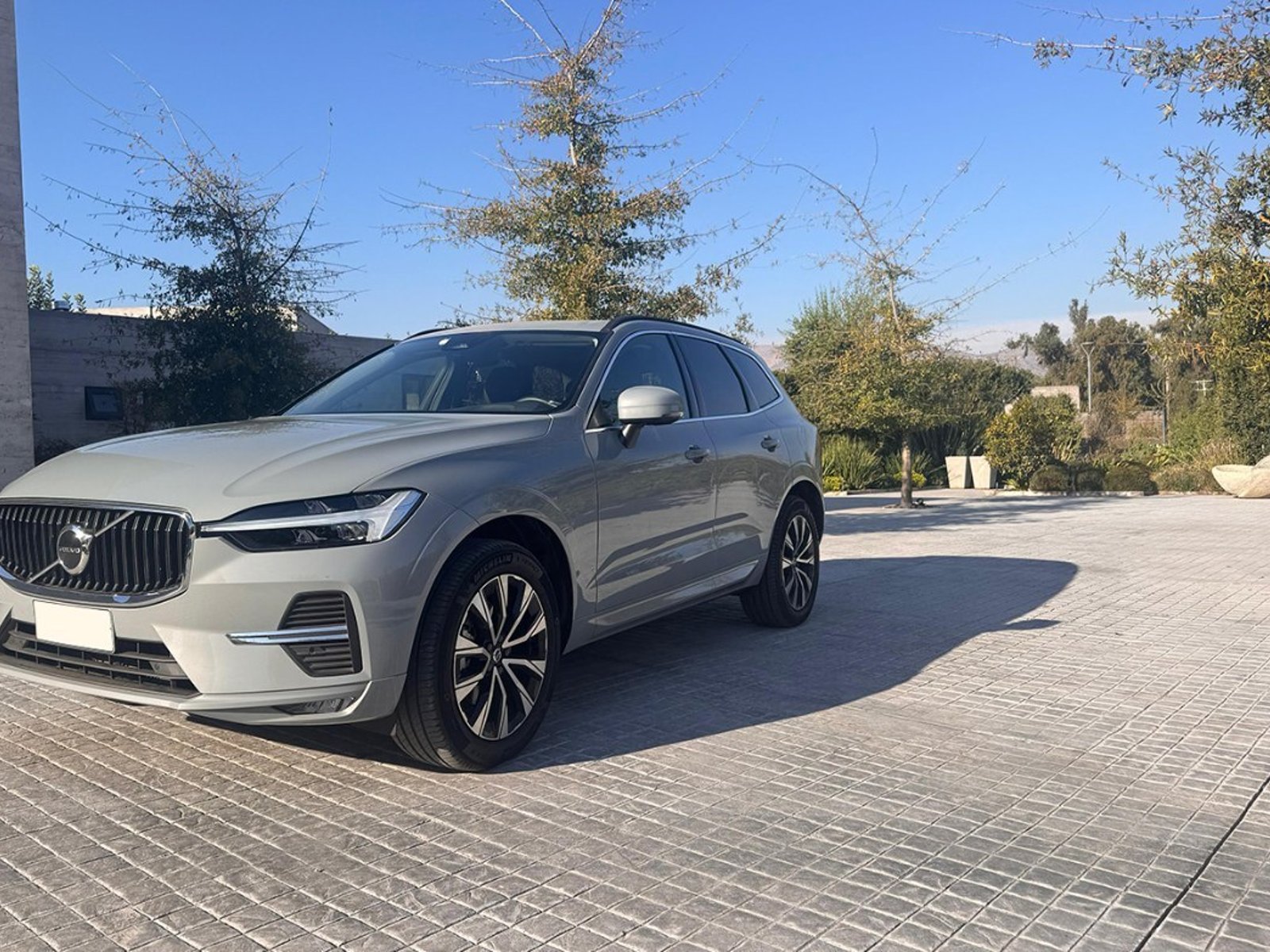 Volvo XC60 B5 Plus AWD 2025 - Foto 3 de 10