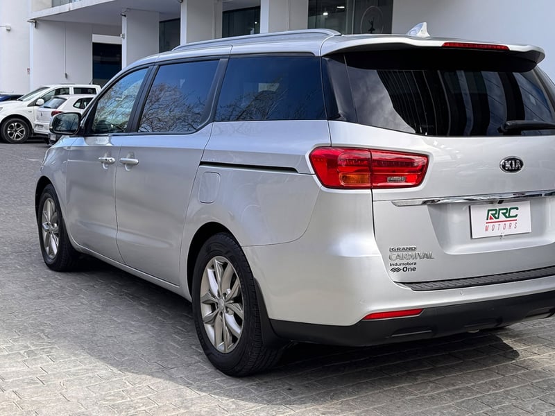 Kia Grand Carnival EX 3.3 2018 - Imagen 4 de 19