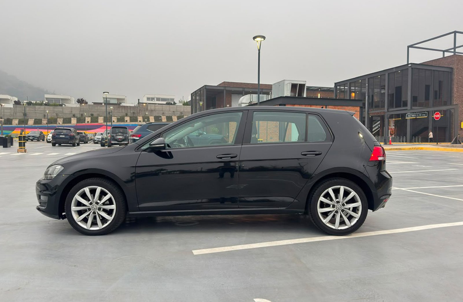 Volkswagen Golf Highline 2.0TDI 2018 - Imagen 4 de 18