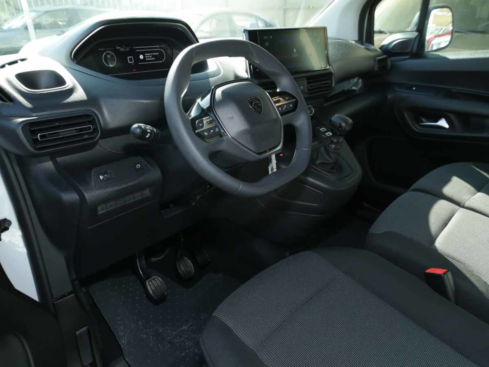 PEUGEOT PARTNER MCA L1 DIESEL 100HP MT 2026 - Imagen 8 de 12