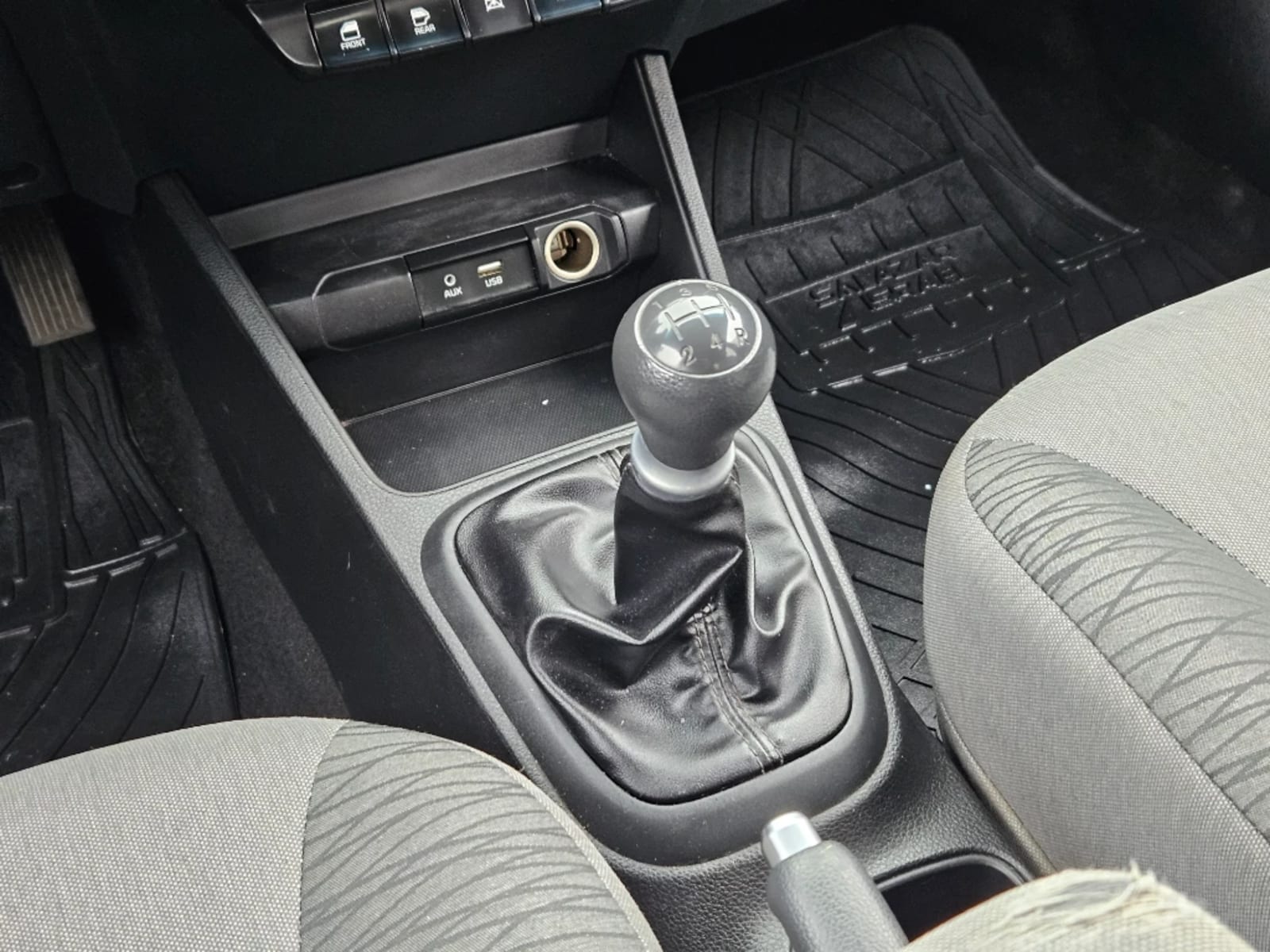 KIA SOLUTO 1.4 LX 4X2 AC MT 4P 2021 - Imagen 14 de 20