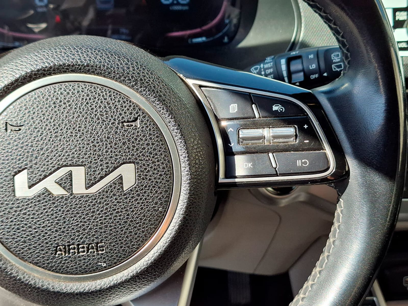 KIA CARENS EX 1.5 AUT 2023 - Imagen 12 de 20