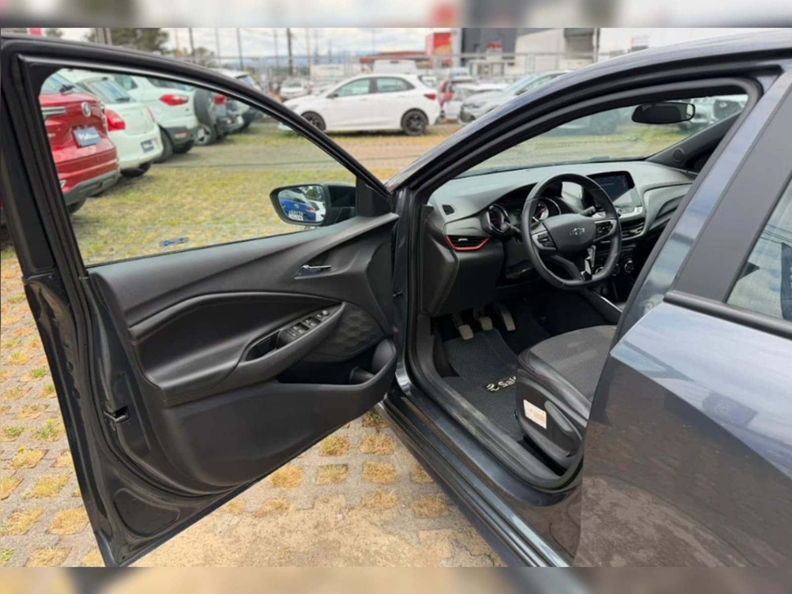 CHEVROLET ONIX 1.0T RS R 4X2 HB MT 5P 2024 - Imagen 10 de 20