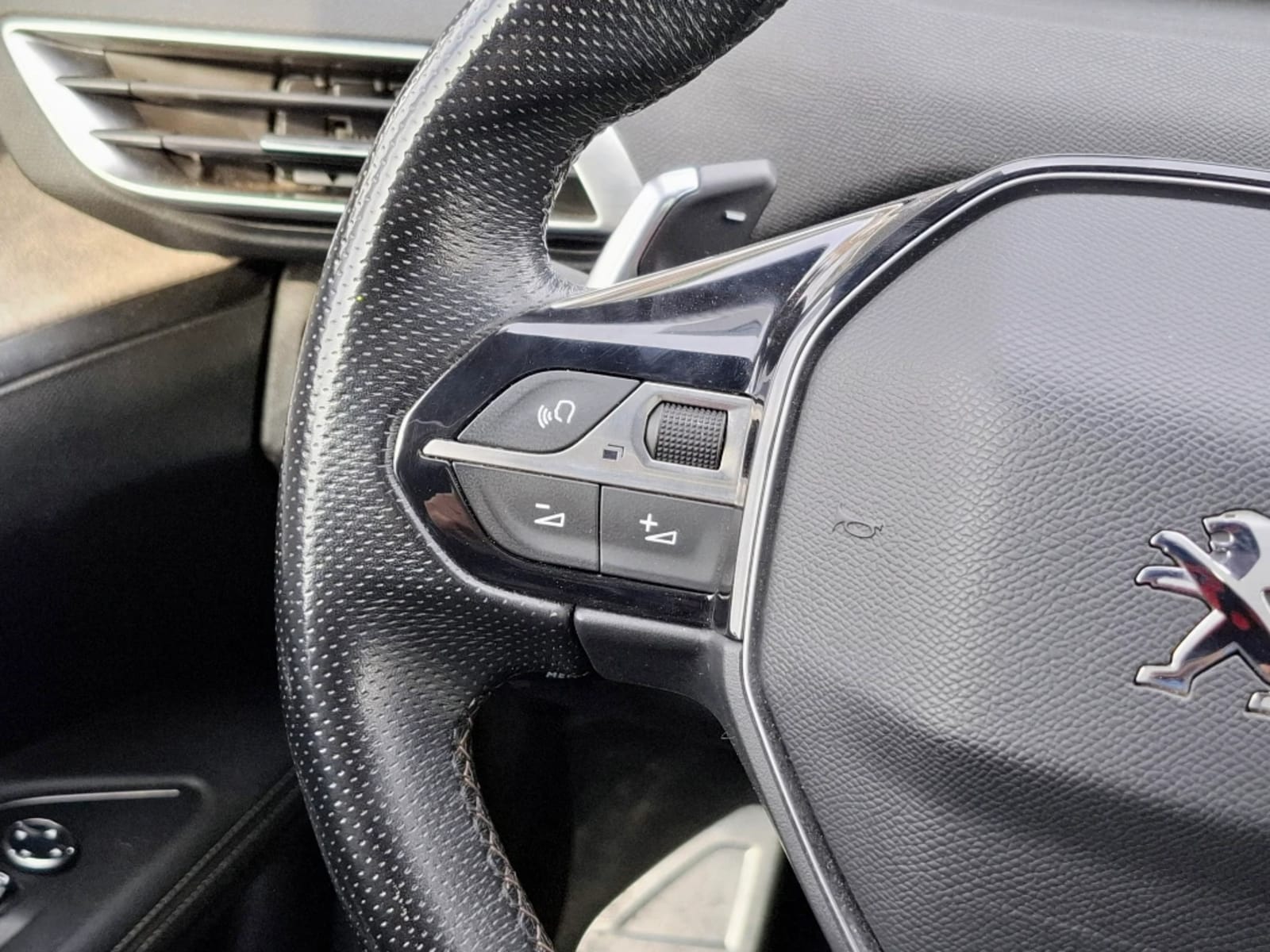 PEUGEOT 5008 1.6 GT PURETECH 4X2 180 EAT8 5P 2022 - Imagen 14 de 20