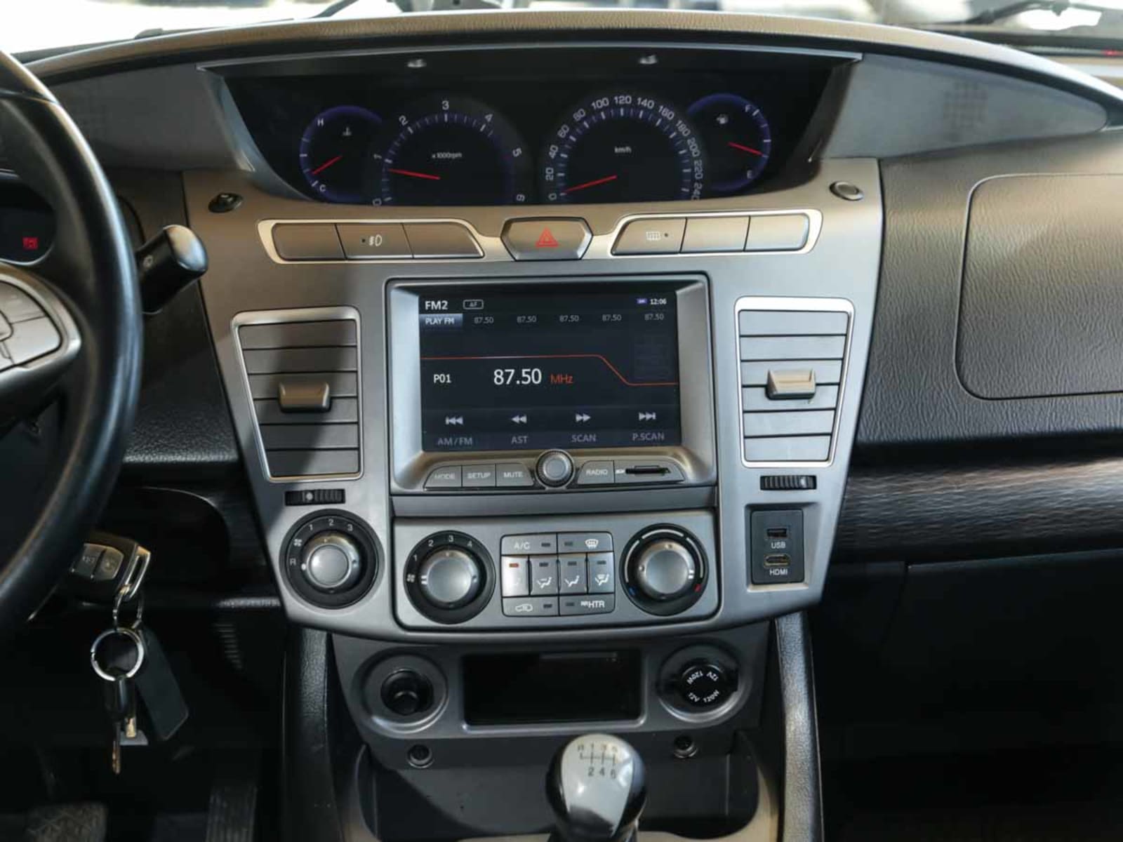 SSANGYONG STAVIC 2.2 MT 4X2 FULL 2018 - Imagen 14 de 15