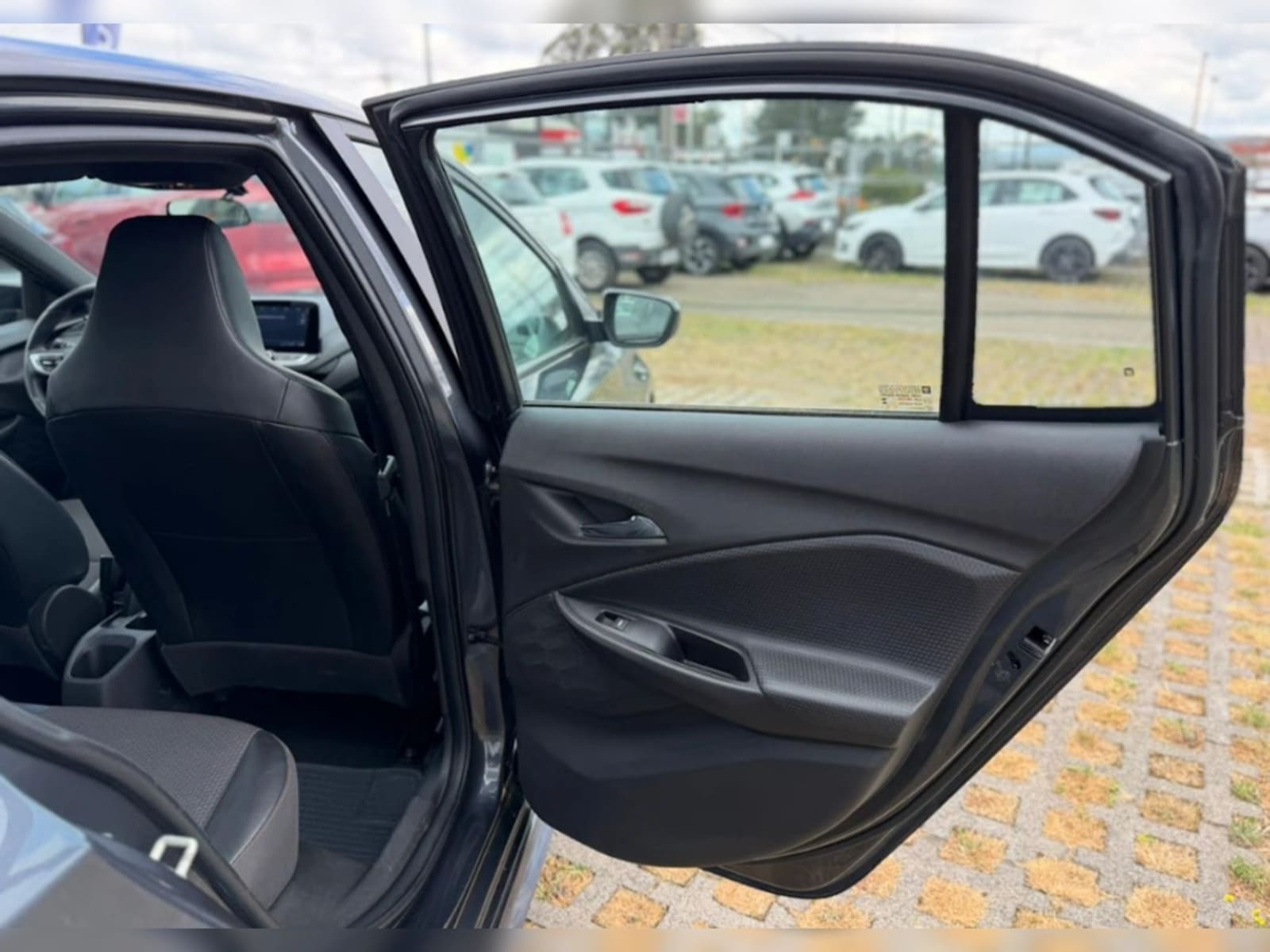 CHEVROLET ONIX 1.0T RS R 4X2 HB MT 5P 2024 - Imagen 13 de 20