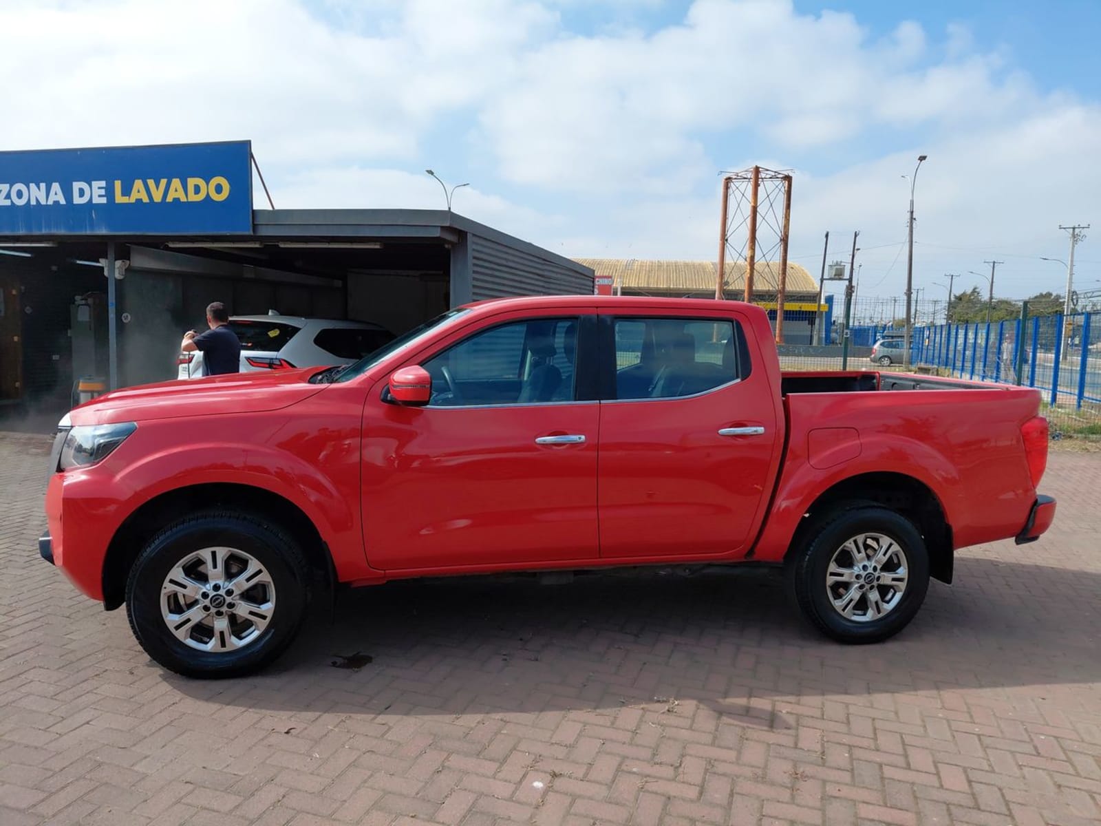 Nissan Navara 2.3d Xe Diesel 4x2 Dob.cab. Mt 4p 2024 - Imagen 4 de 8