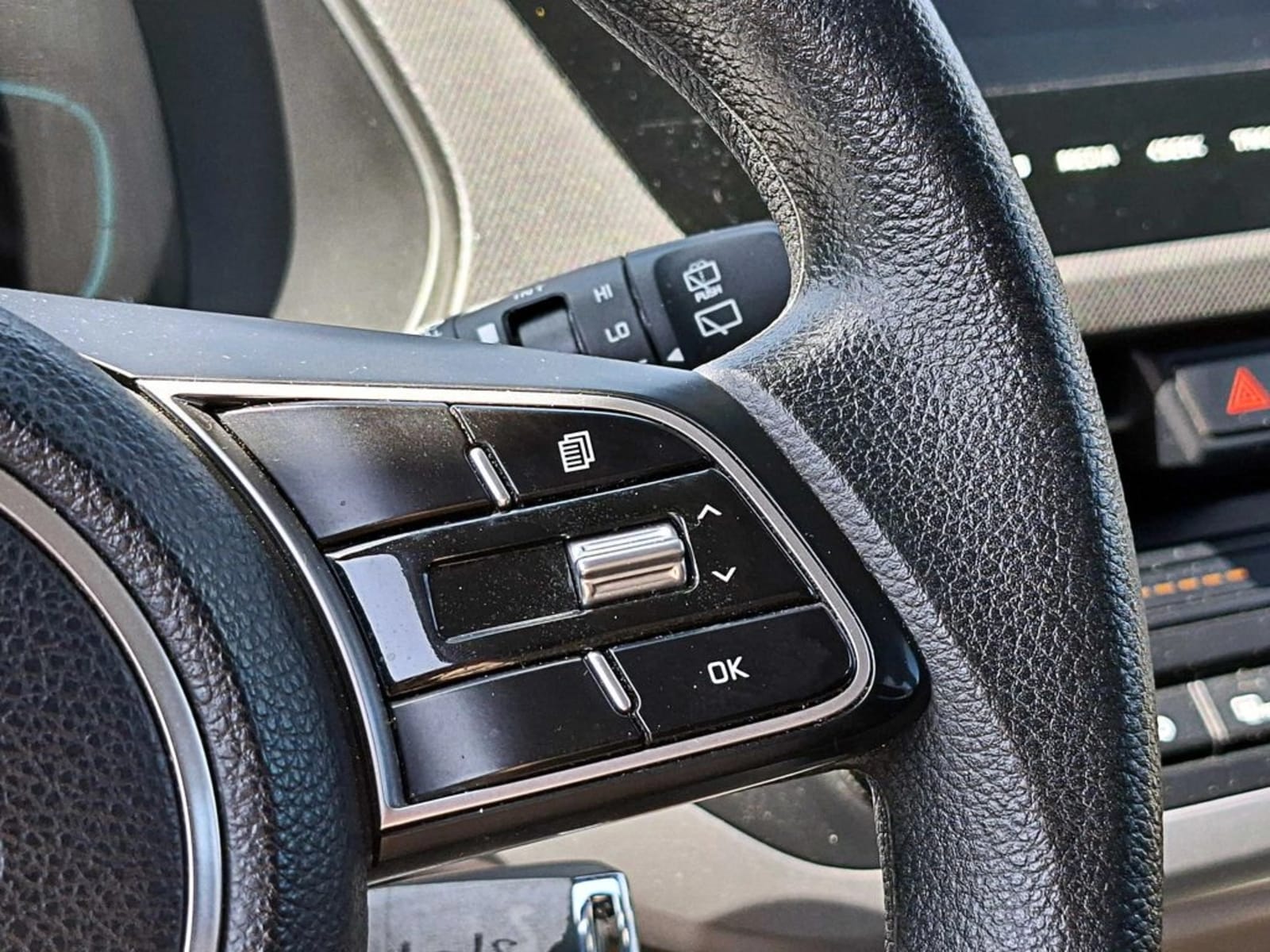 KIA CARENS LX 1.5 2023 - Imagen 13 de 16