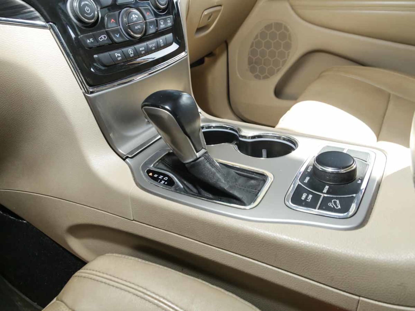 JEEP GRAND CHEROKEE LIMITED 4X4 3.6L 2022 - Imagen 9 de 14