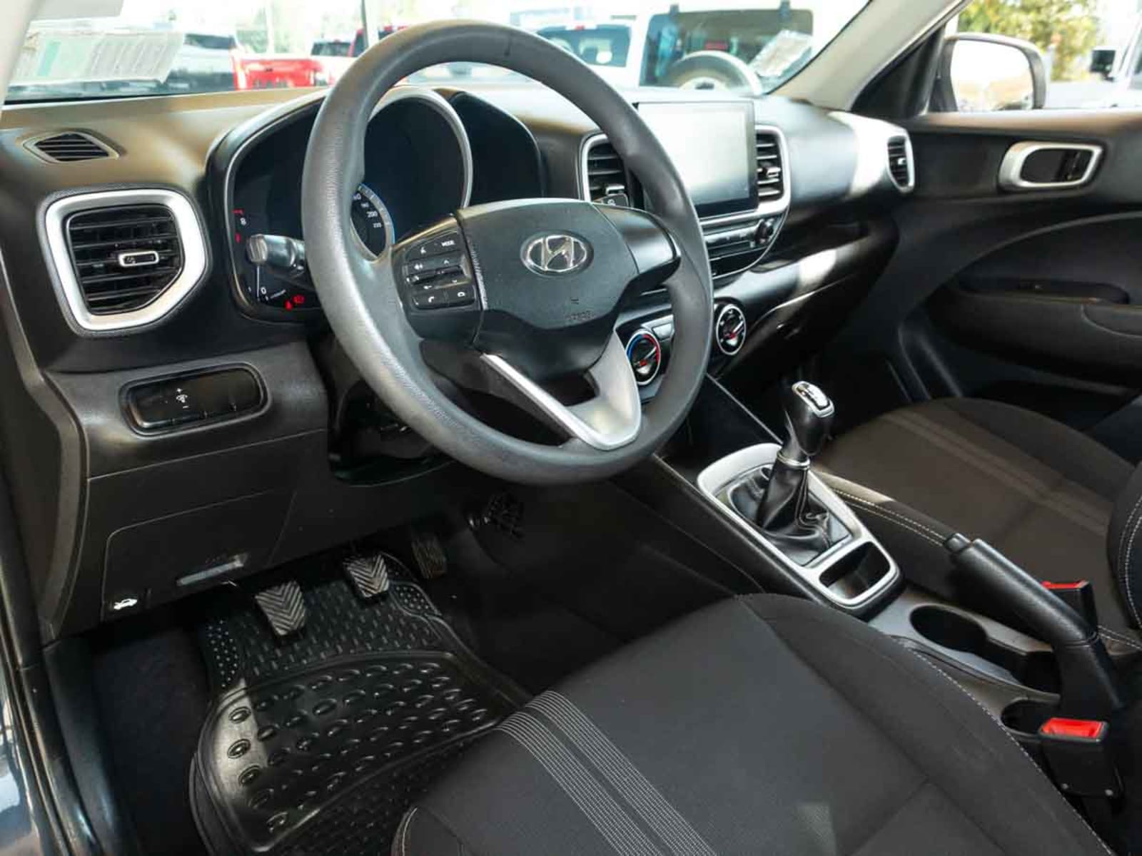 HYUNDAI VENUE QX 1.6 MT PLUS 2021 - Imagen 8 de 13