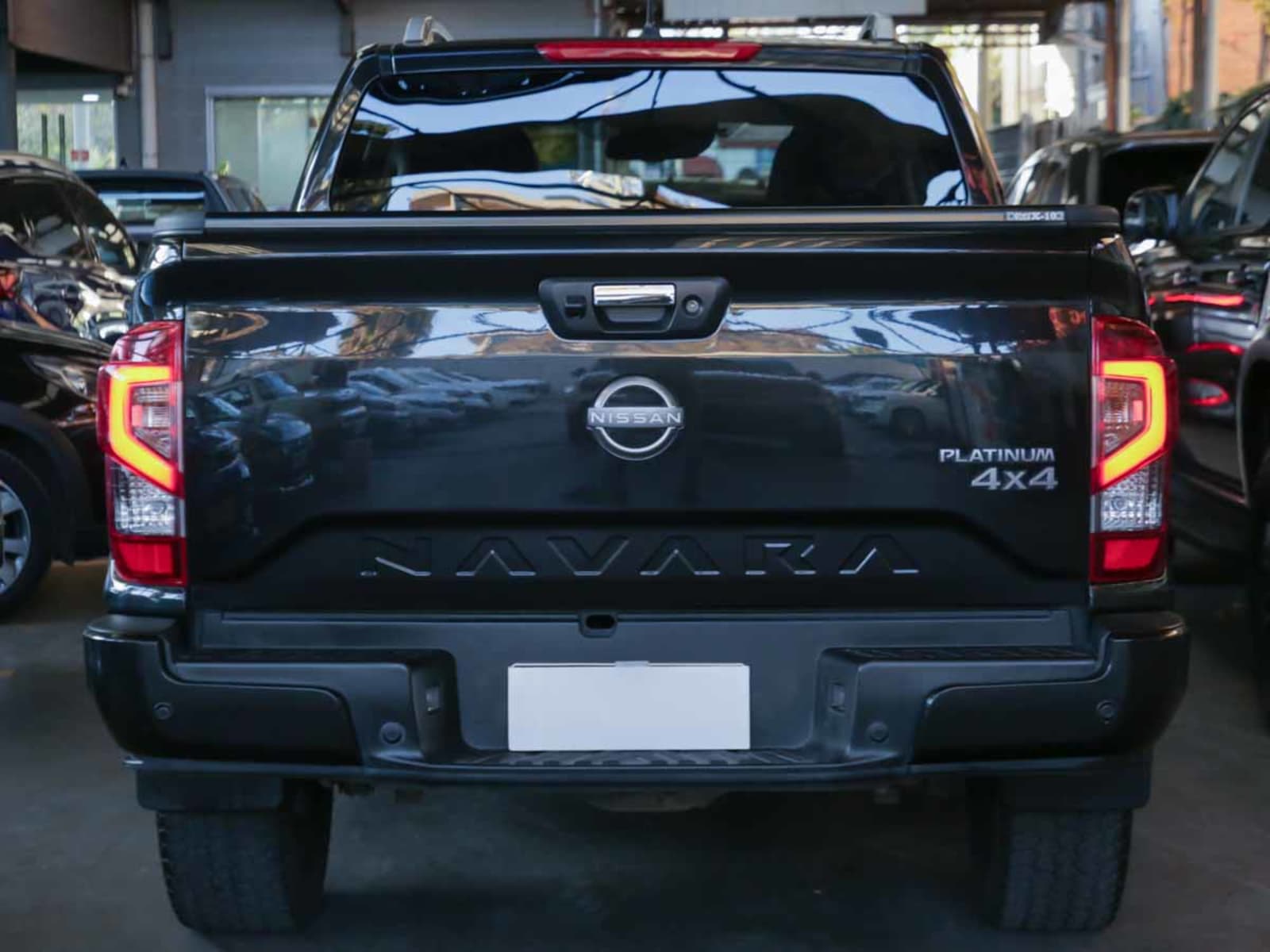 NISSAN NAVARA 2.3D DC PLATINUM MT 4WD 2023 - Imagen 5 de 16