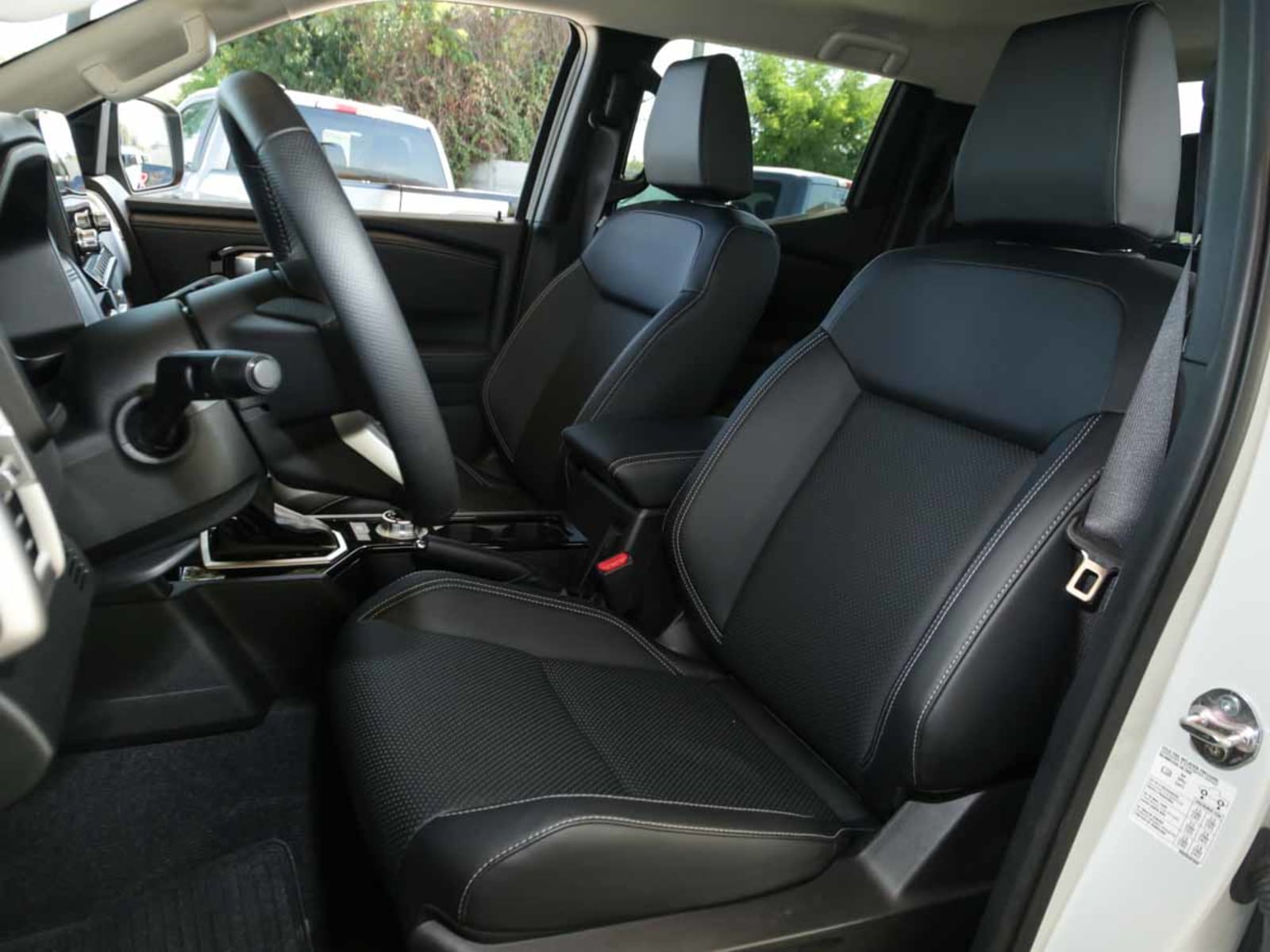 MITSUBISHI L-200 DAKAR CRS AT 2.5 D/C 4X4 TD 2025 - Imagen 12 de 15
