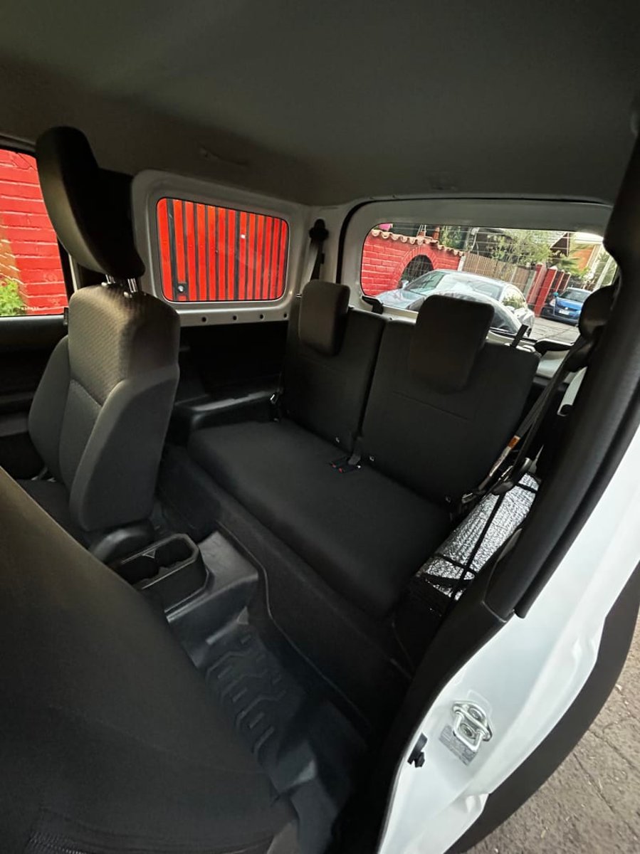 Suzuki Jimny 2025 - Imagen 6 de 8