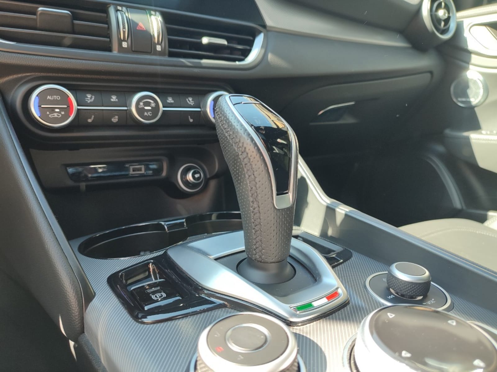 ALFA ROMEO GIULIA VELOCE 2.0 TURBO 280 HP 2025 - Imagen 14 de 19