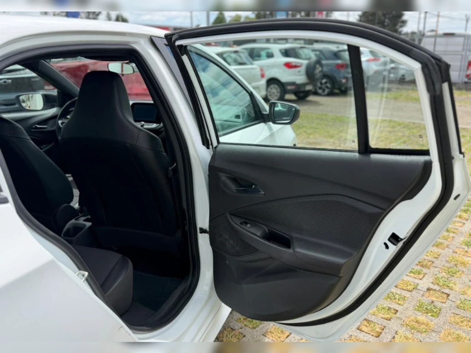 CHEVROLET ONIX 1.0T RS R 4X2 HB MT 5P 2024 - Imagen 13 de 20