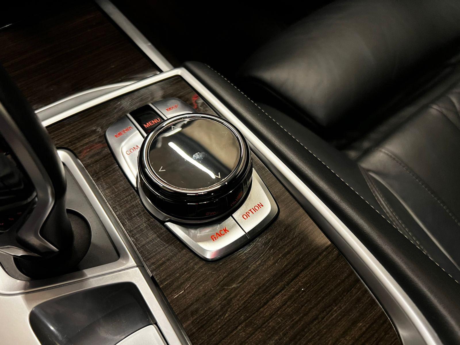 BMW 740 3.0 2019 - Imagen 19 de 20