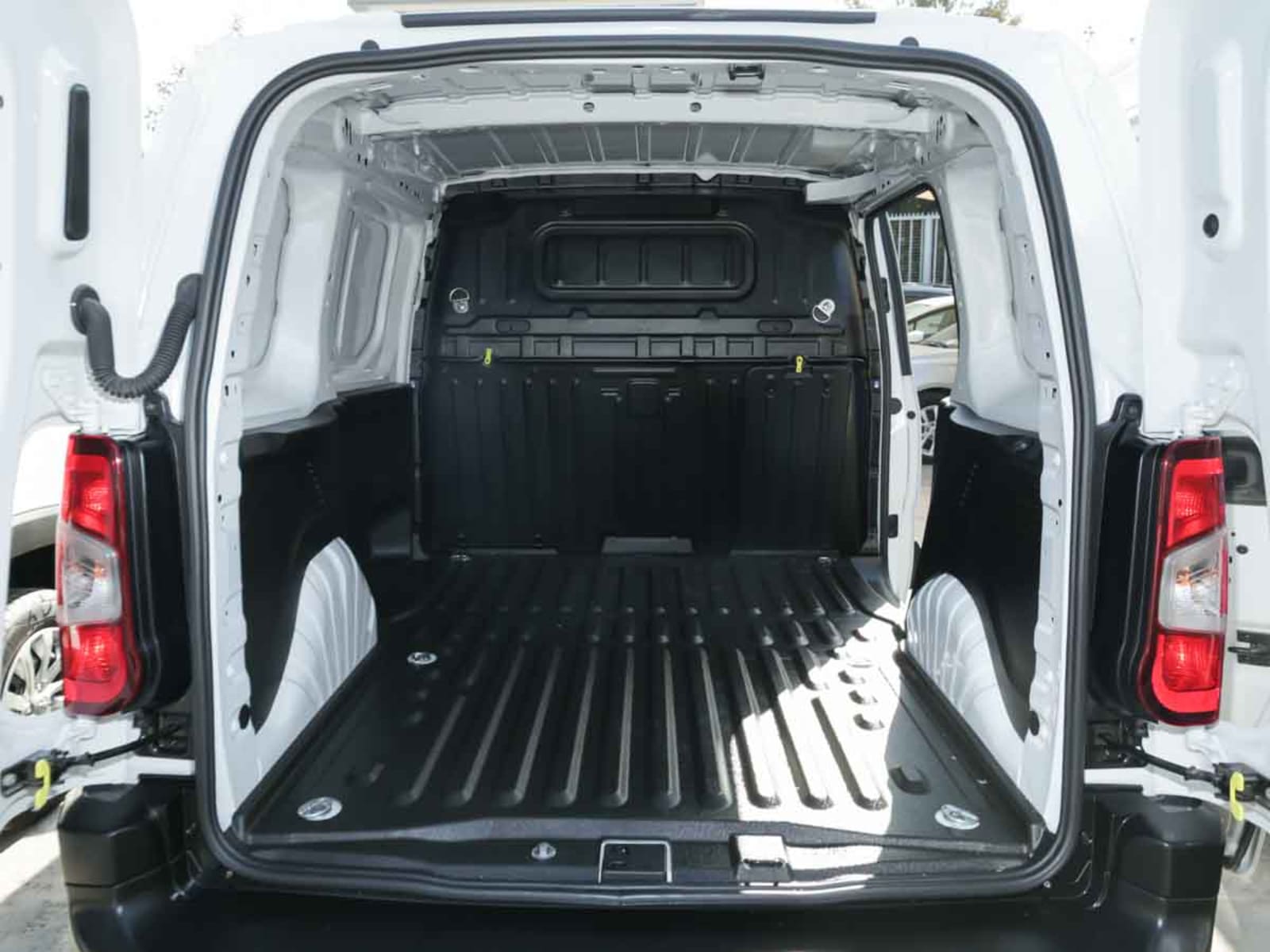 PEUGEOT PARTNER MCA L1 DIESEL 100HP MT 2026 - Imagen 12 de 12