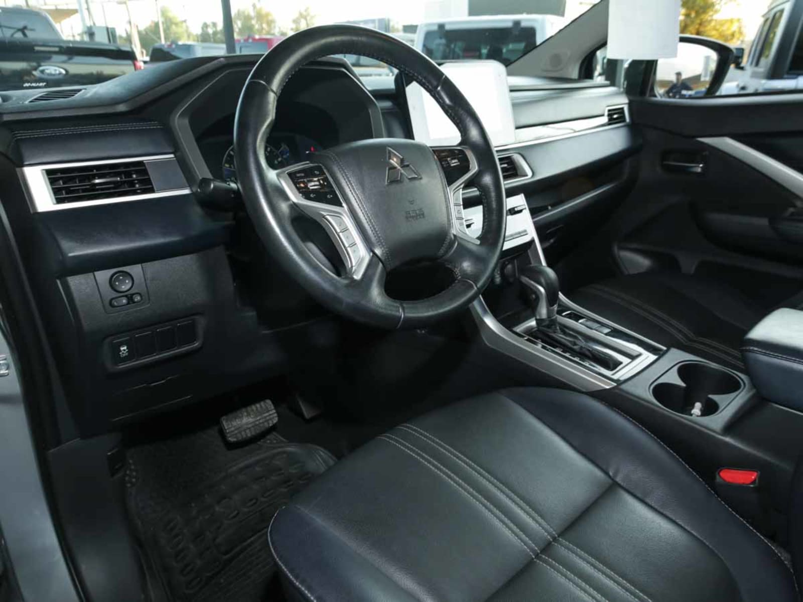 MITSUBISHI XPANDER CROSS 2024 - Imagen 8 de 14