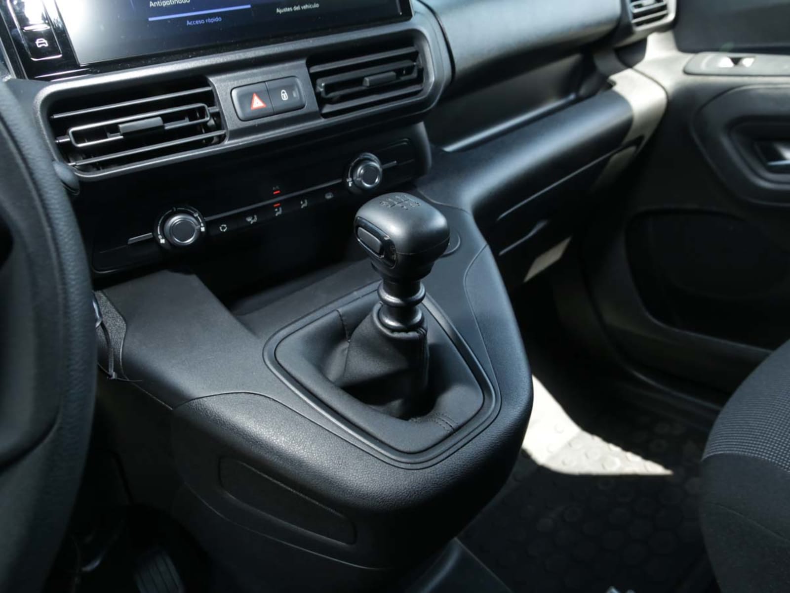 OPEL COMBO DIESEL 100HP MT 2026 - Imagen 9 de 14