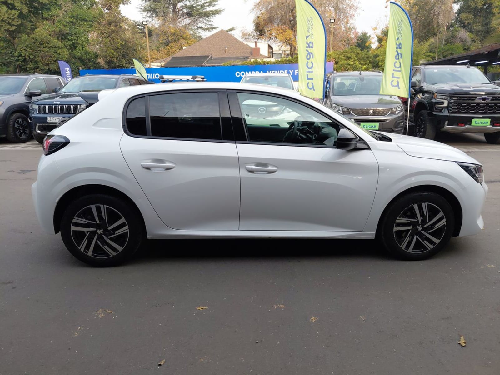 Peugeot 208 1.2 Puretech Allure Pack 130 4x2 Eat8 5p 2023 - Imagen 8 de 8