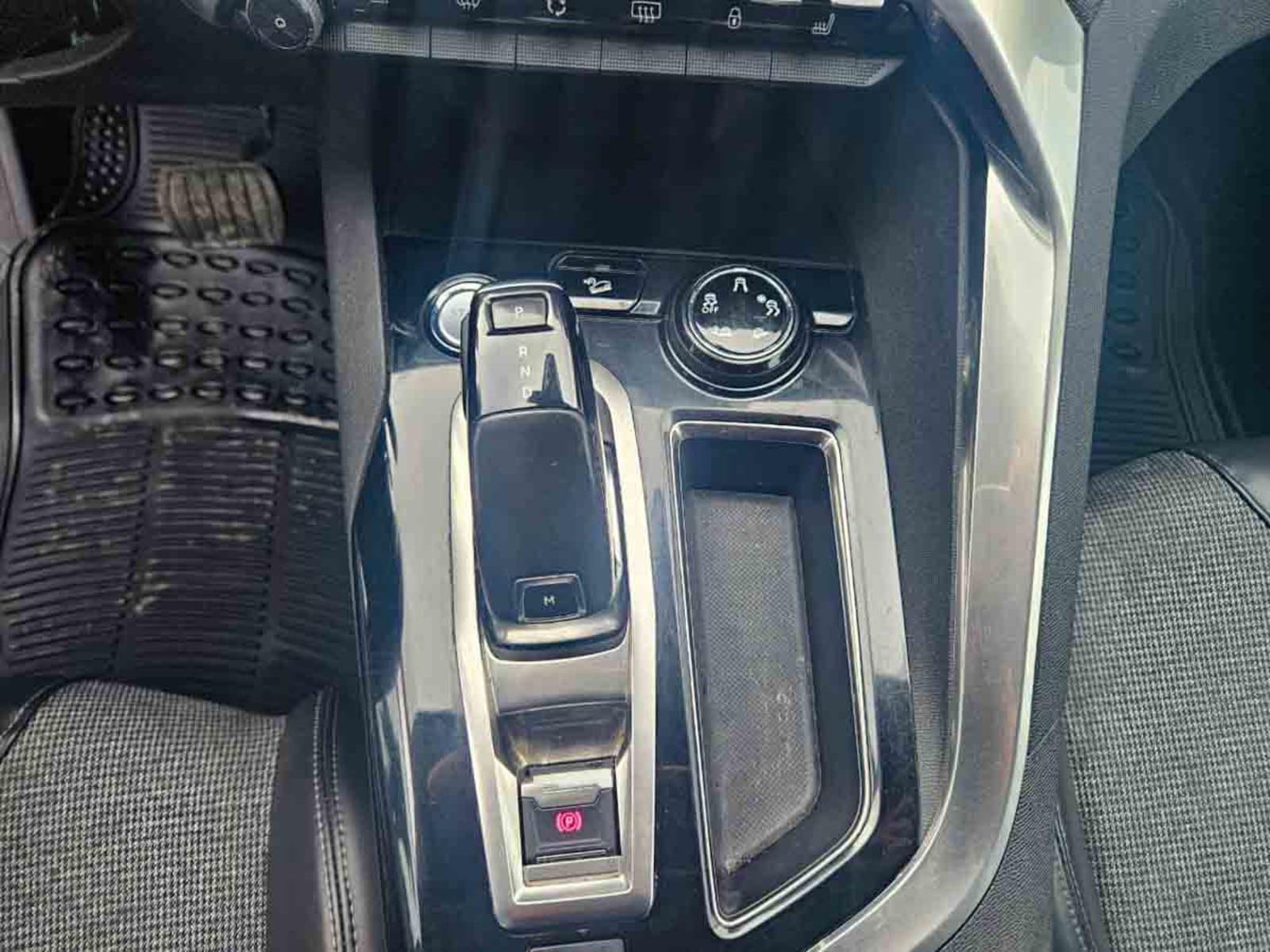 PEUGEOT 5008 ALLURE 1.6 AUT 2018 - Imagen 8 de 14