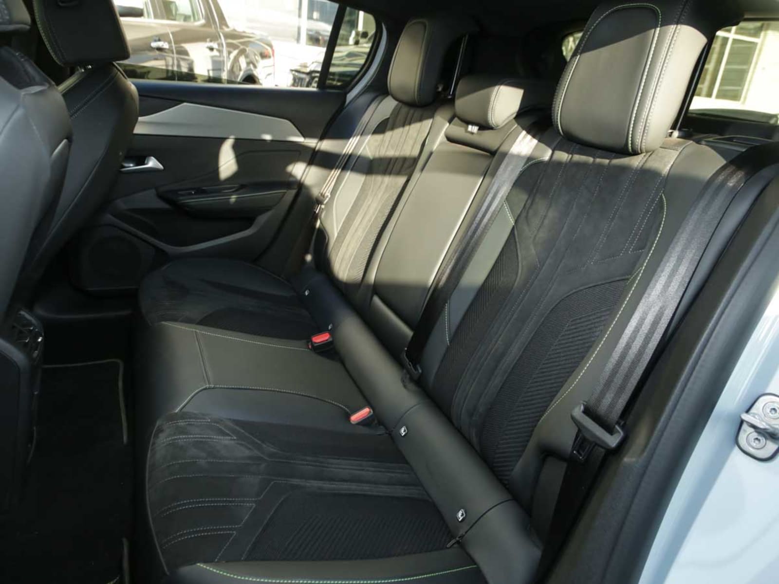 PEUGEOT 308 GT Hybrid 136hp AT 2026 - Imagen 11 de 14