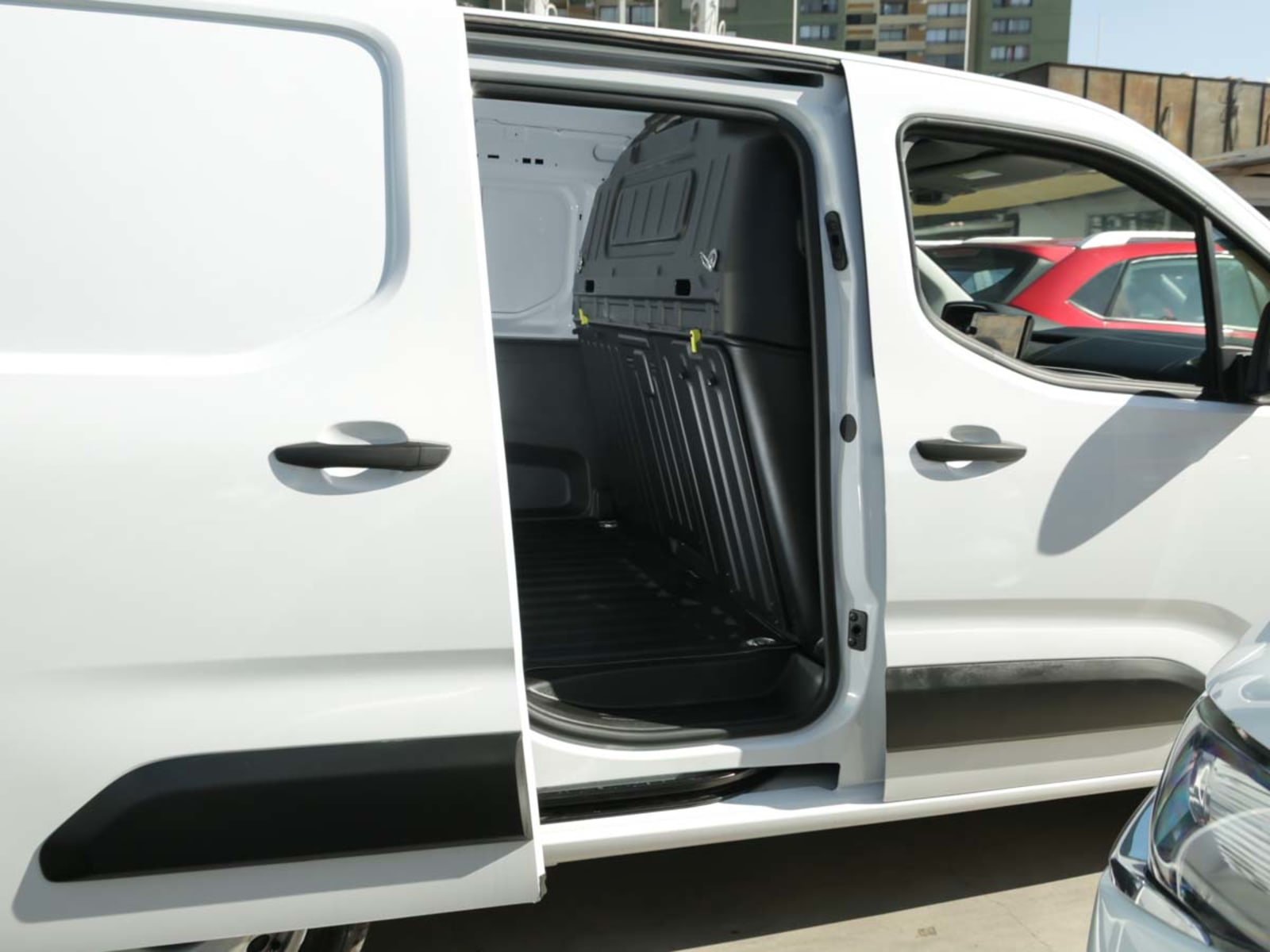PEUGEOT PARTNER MCA L1 DIESEL 100HP MT 2026 - Imagen 11 de 12