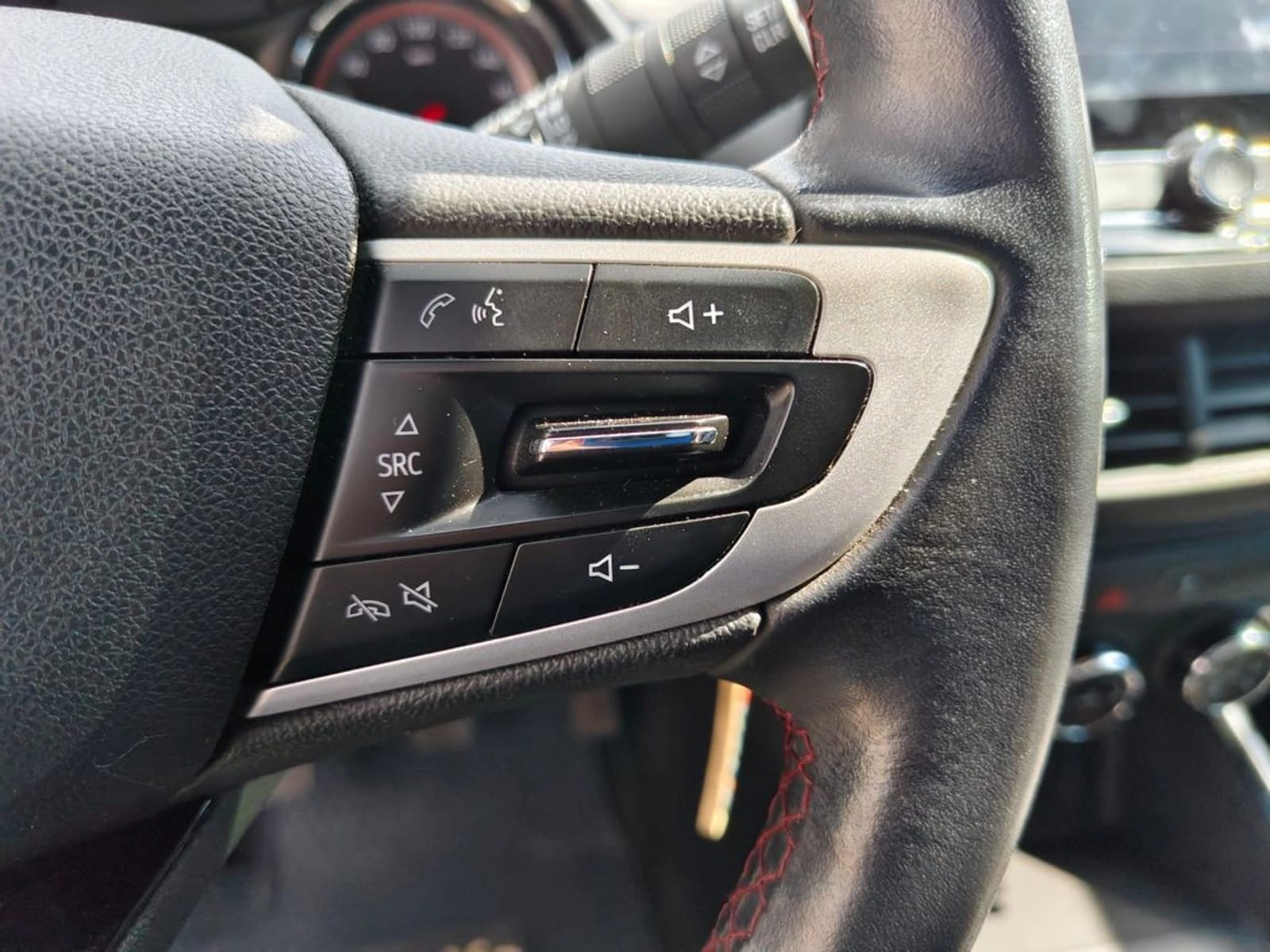 CHEVROLET ONIX 1.0T RS R 4X2 HB MT 5P 2024 - Imagen 18 de 20
