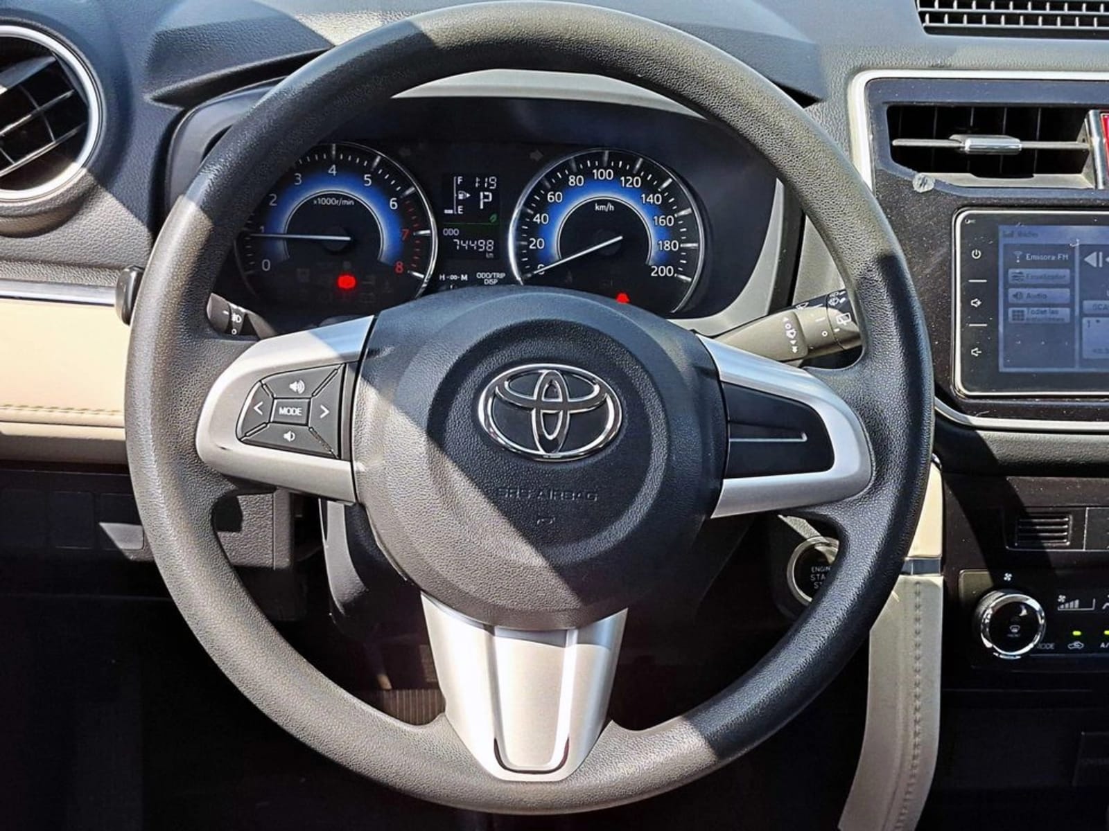 TOYOTA RUSH 1.5 XLI 4X2 AT 5P 2023 - Imagen 13 de 18