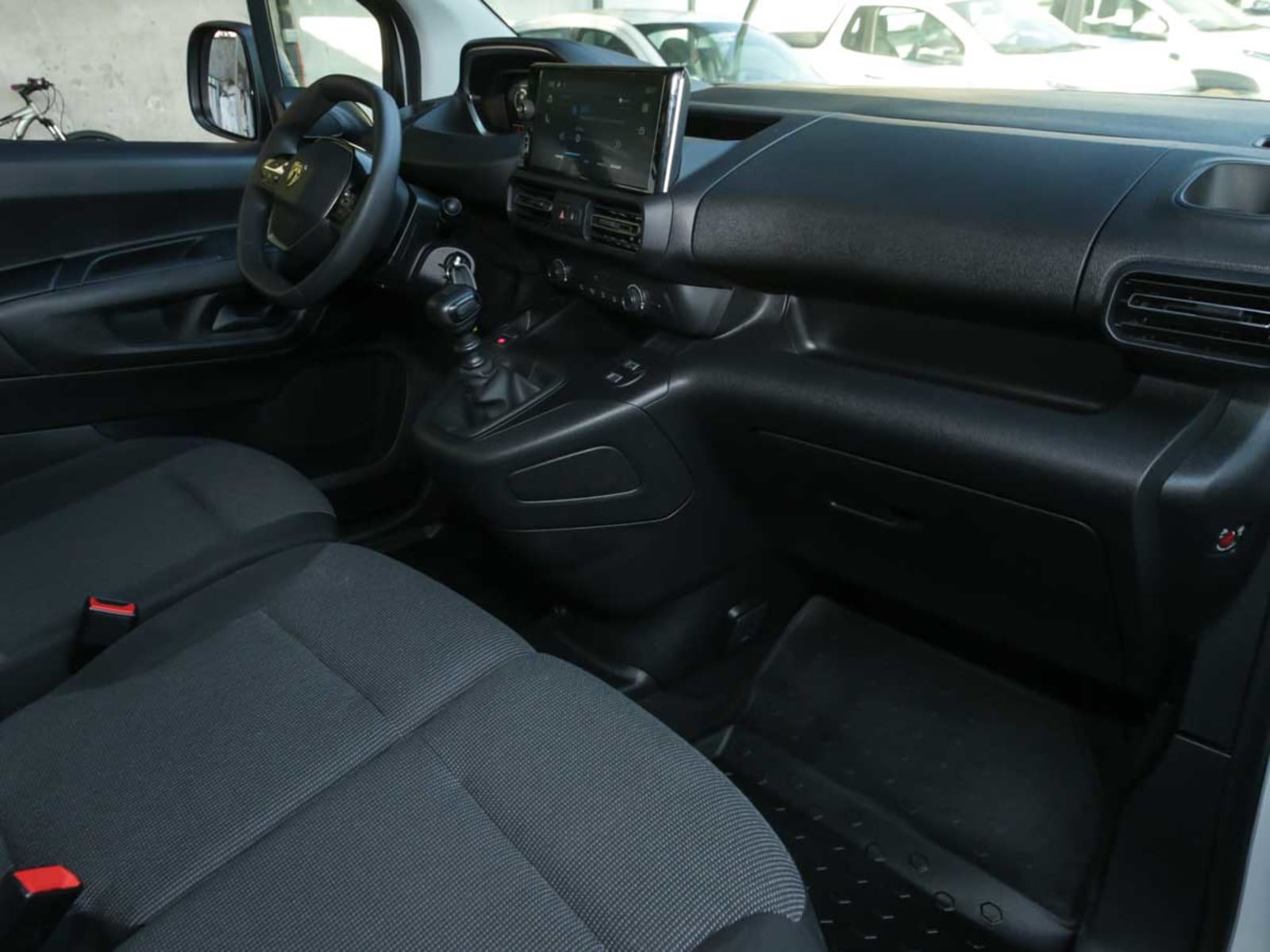 PEUGEOT PARTNER MCA L1 BLUEHDI 100 2025 - Imagen 11 de 13