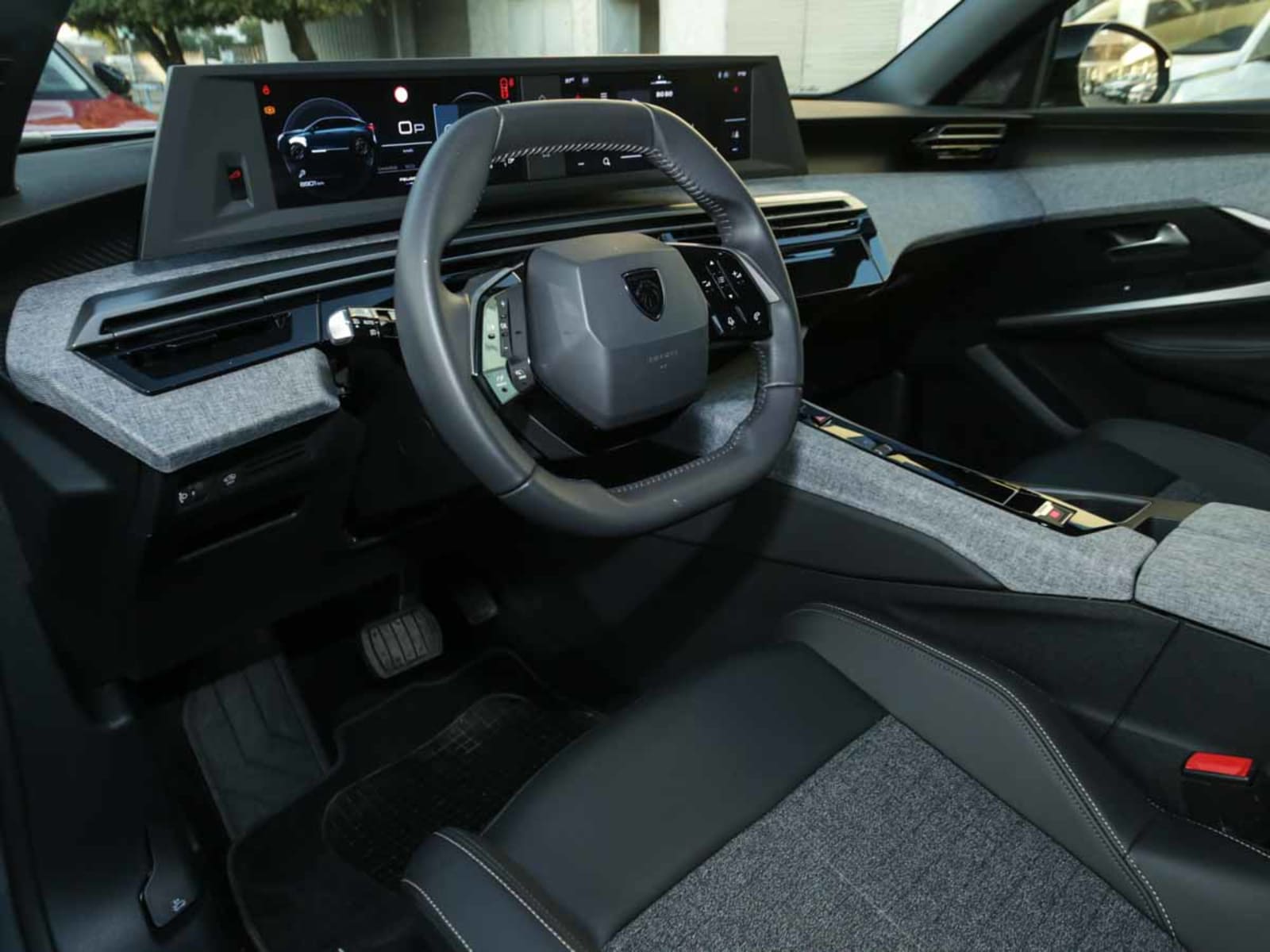PEUGEOT NEW 3008 ALLURE HYBRID 136HP AT 2025 - Imagen 8 de 13