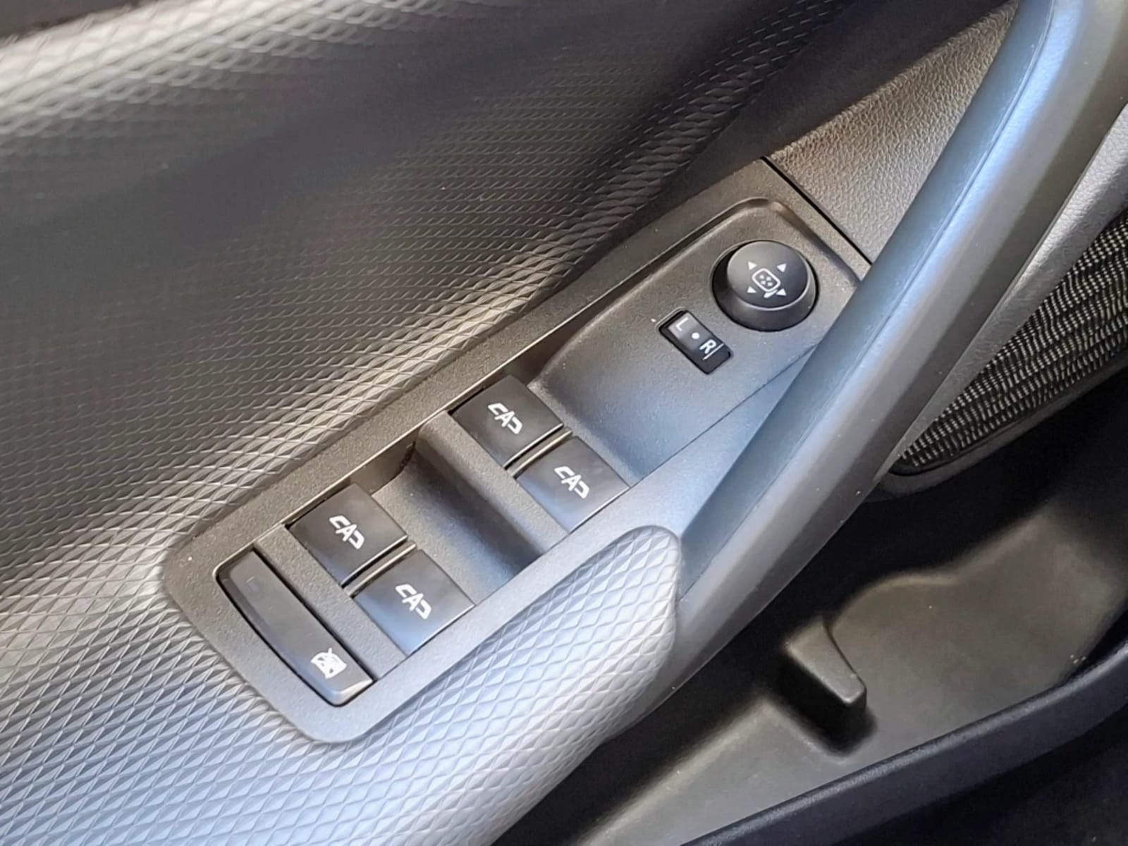CHEVROLET TRACKER 1.2T LTZ R 4X2 AT 5P 2025 - Imagen 12 de 20