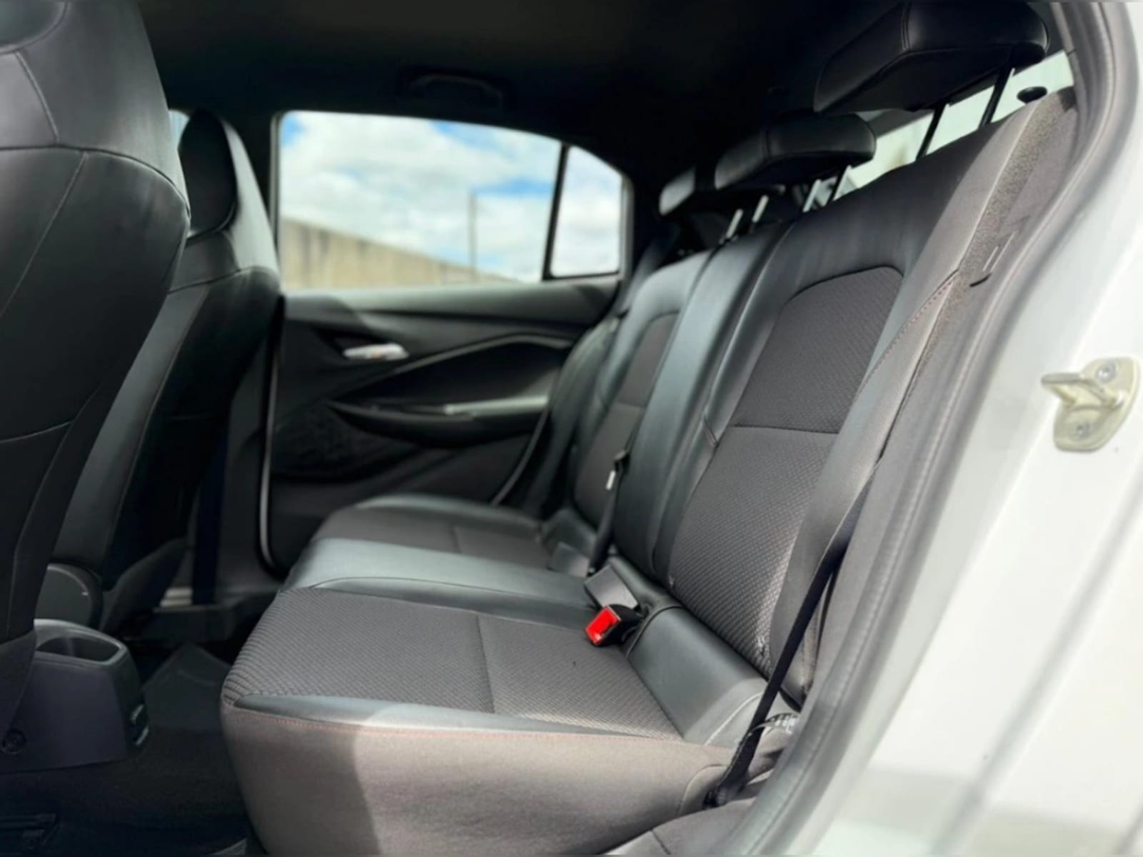 CHEVROLET ONIX 1.0T RS R 4X2 HB MT 5P 2024 - Imagen 12 de 20