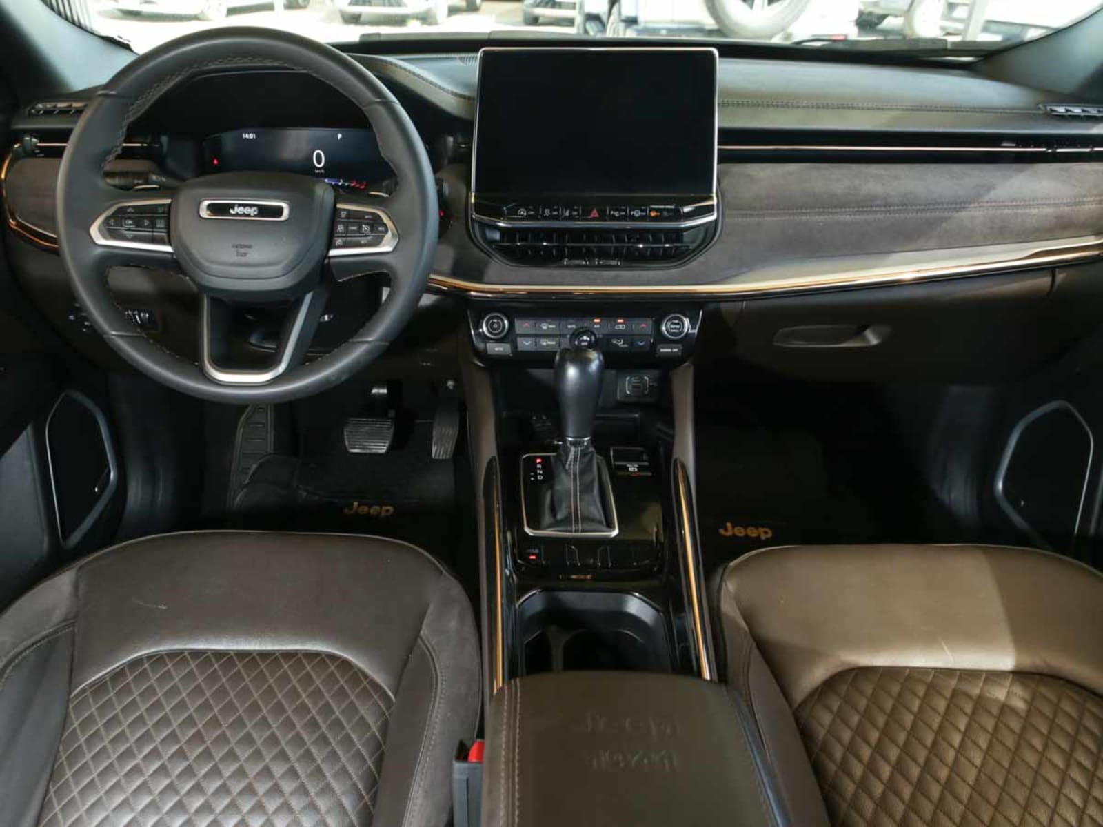 JEEP COMMANDER OVERLAND 1.3T 2023 - Imagen 13 de 15