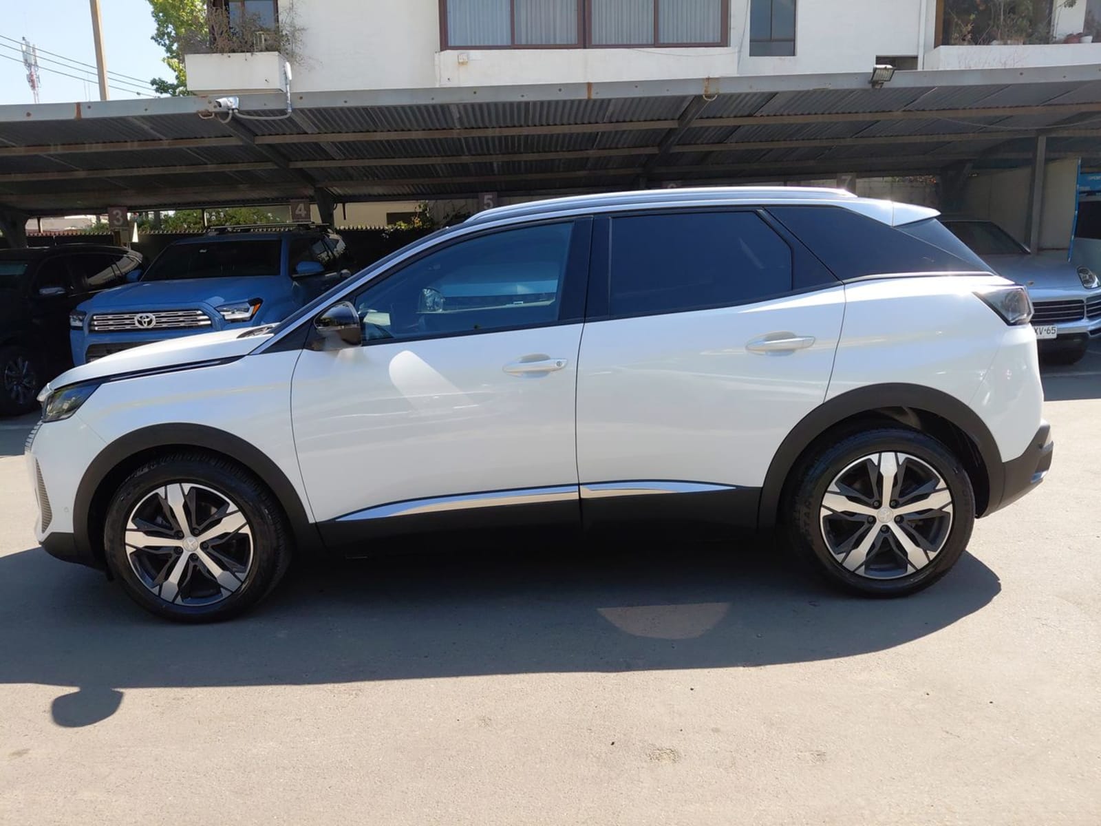 Peugeot 3008 1.5 Allure Pack Bluehdi 130 4x2 Eat8 5p 2024 - Imagen 4 de 8