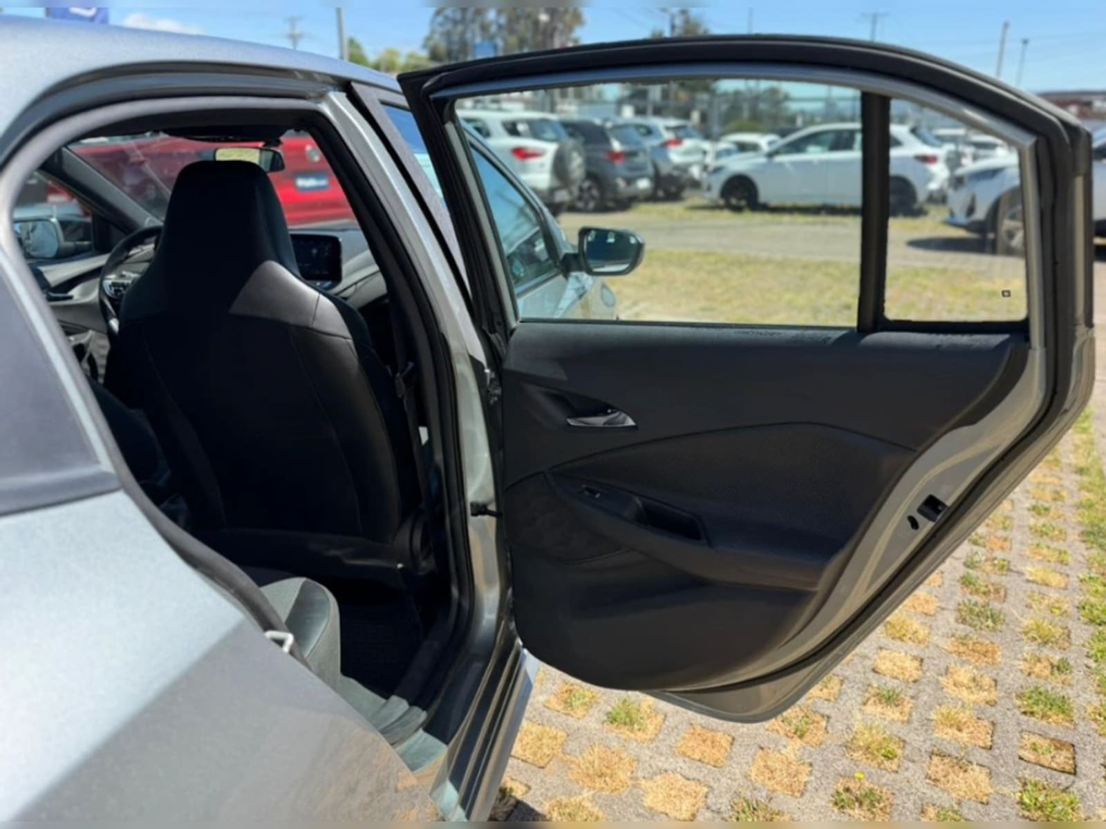 CHEVROLET ONIX 1.0T RS R 4X2 HB MT 5P 2024 - Imagen 12 de 20