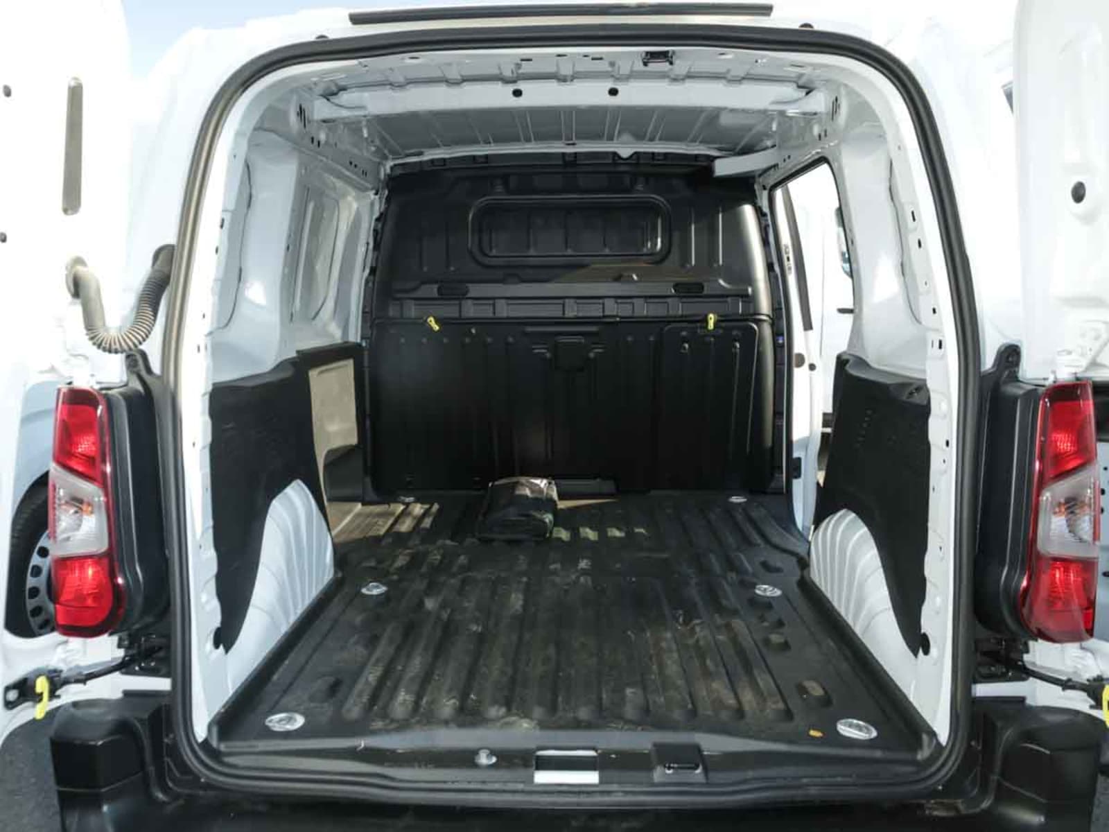 CITROEN BERLINGO MCA M DIESEL 100HP MT 2026 - Imagen 11 de 12