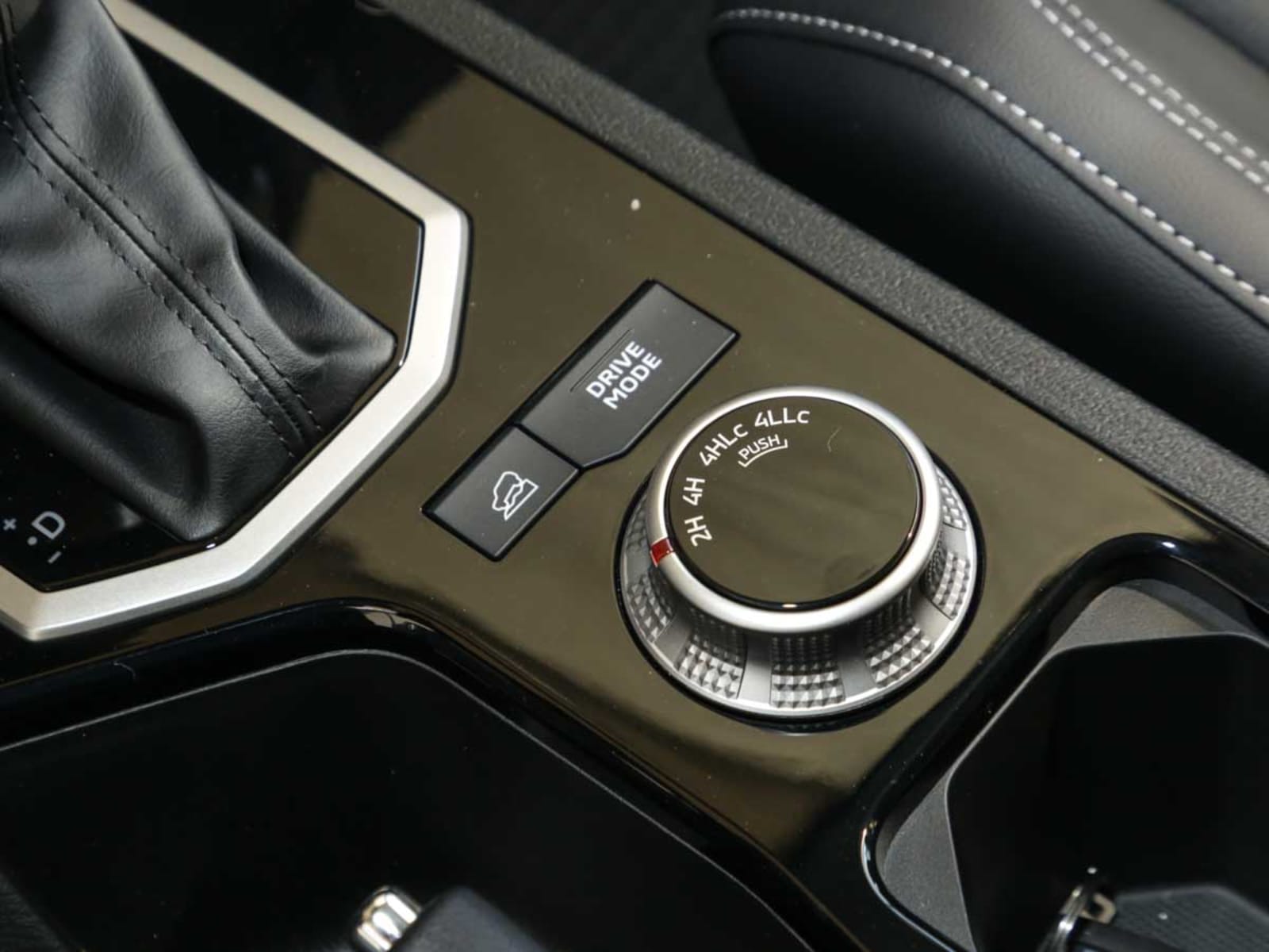 MITSUBISHI L-200 DAKAR CRS AT 2.5 D/C 4X4 TD 2025 - Imagen 11 de 15