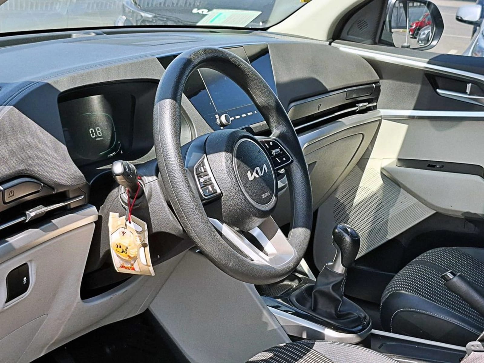 KIA CARENS LX 1.5 2023 - Imagen 6 de 16