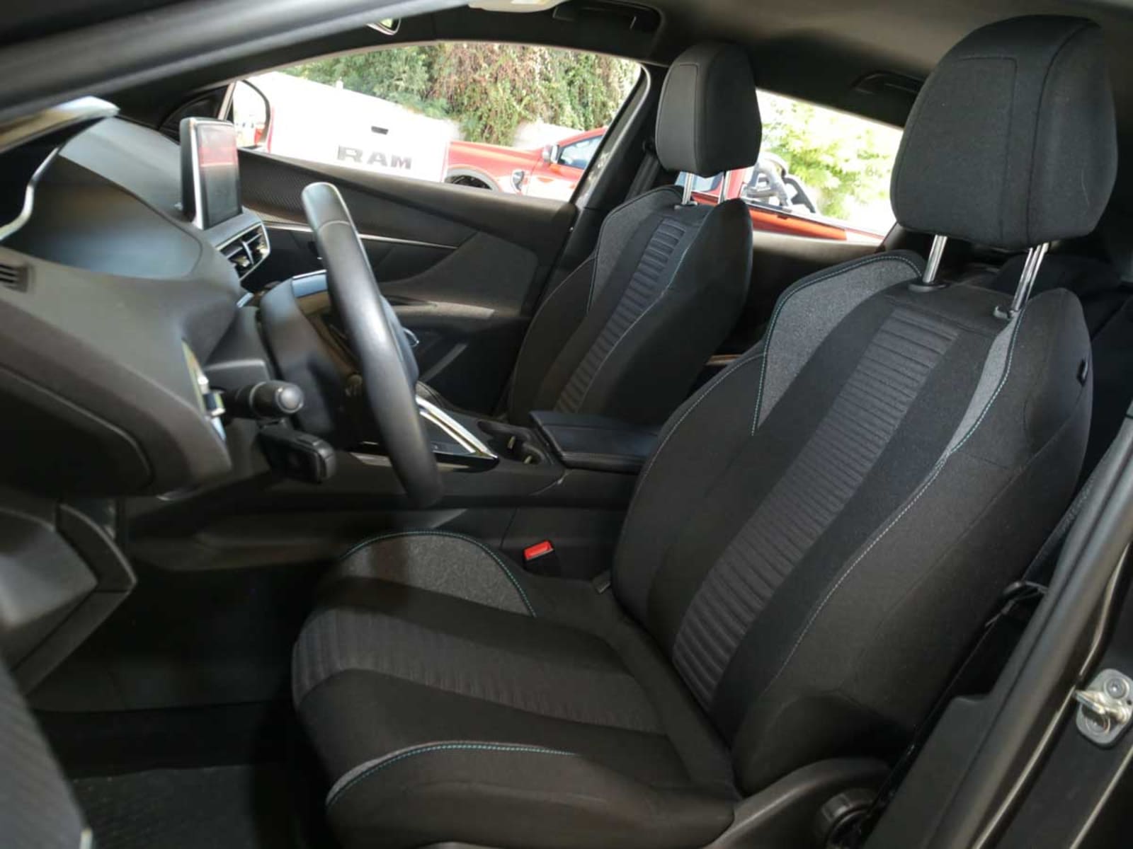 PEUGEOT 3008 PURETECH 1.2 2024 - Imagen 10 de 13