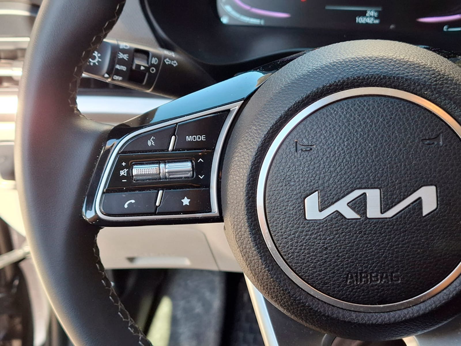 KIA CARENS AAA 2025 - Imagen 11 de 20