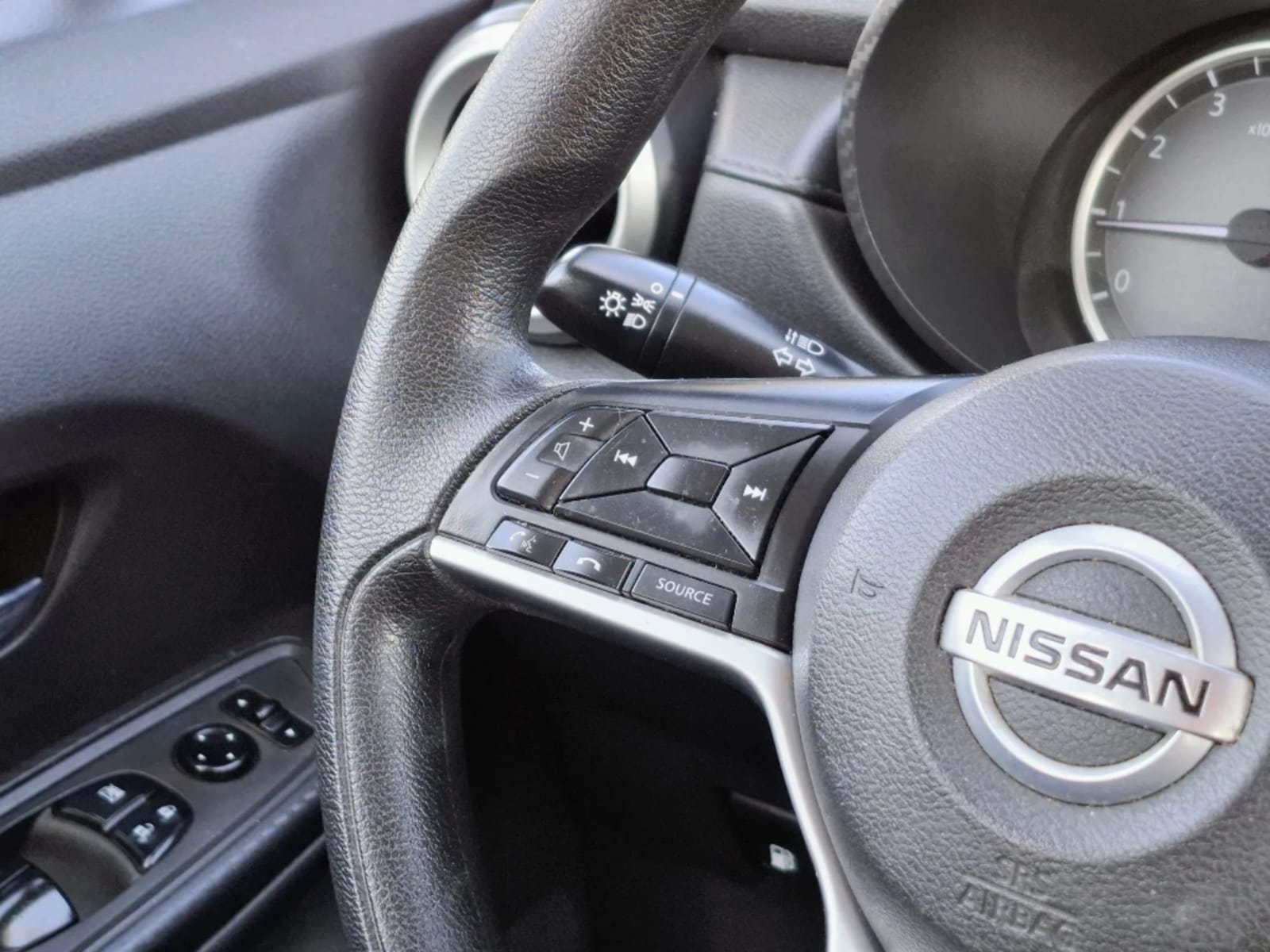 NISSAN VERSA 1.6 SENSE 4X2 MT 4P 2023 - Imagen 13 de 20