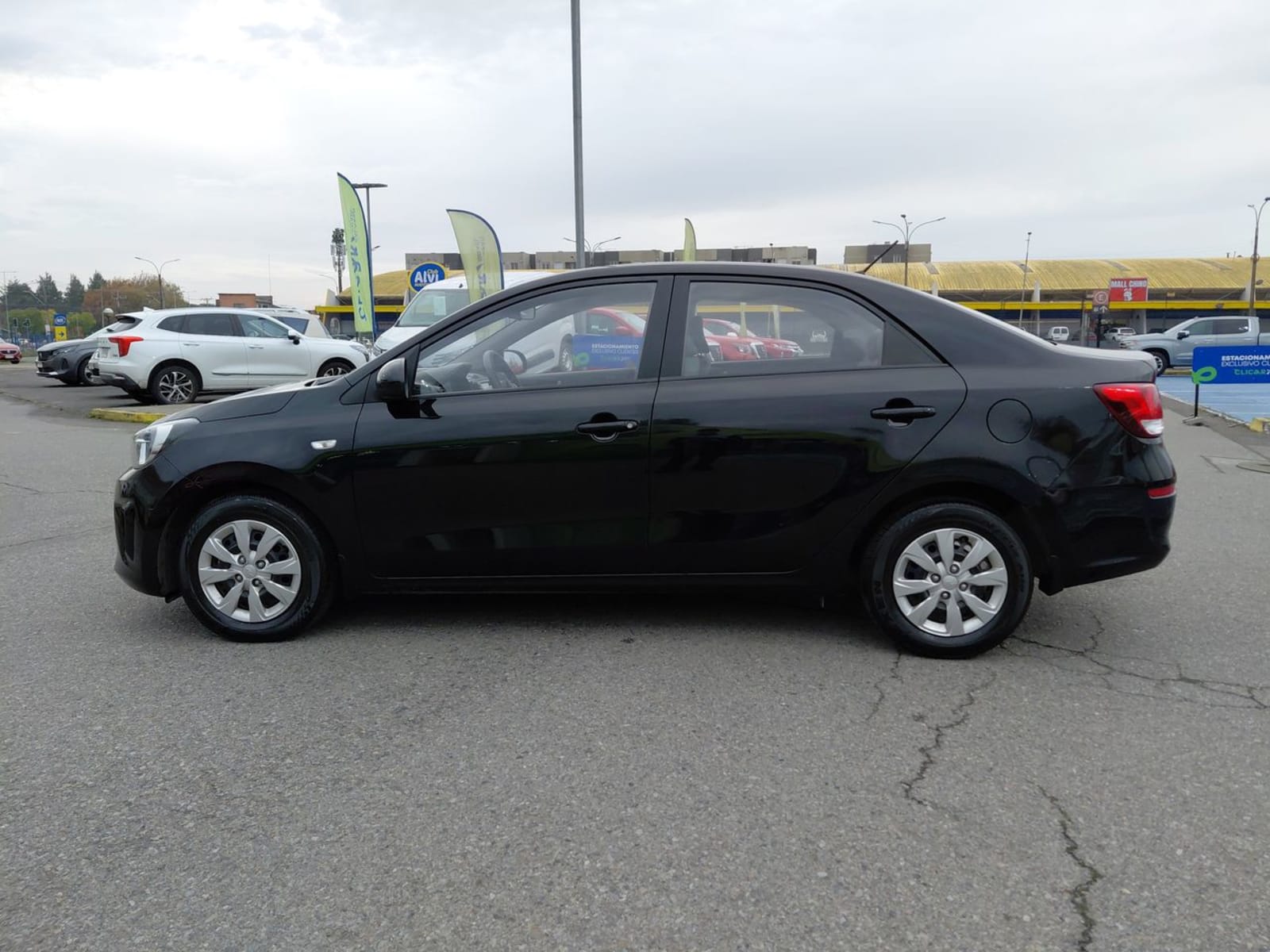Kia Soluto 1.4 Lx 4x2 Mt 4p 2022 - Imagen 4 de 8